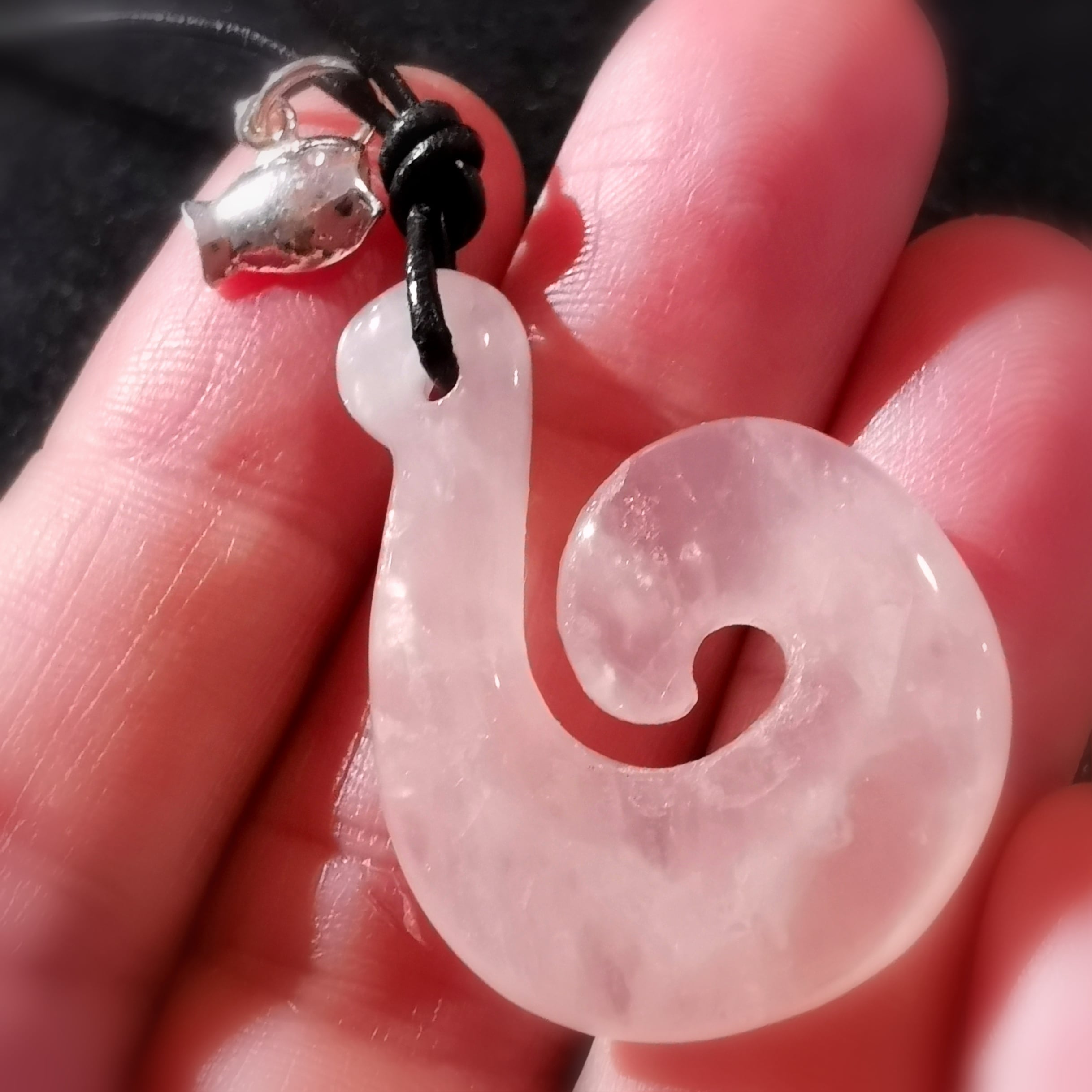 HEI MATAU Angelhaken Maori Rosenquarz Edelstein Heilstein Talisman Karma Kette, geweiht - innerer Frieden