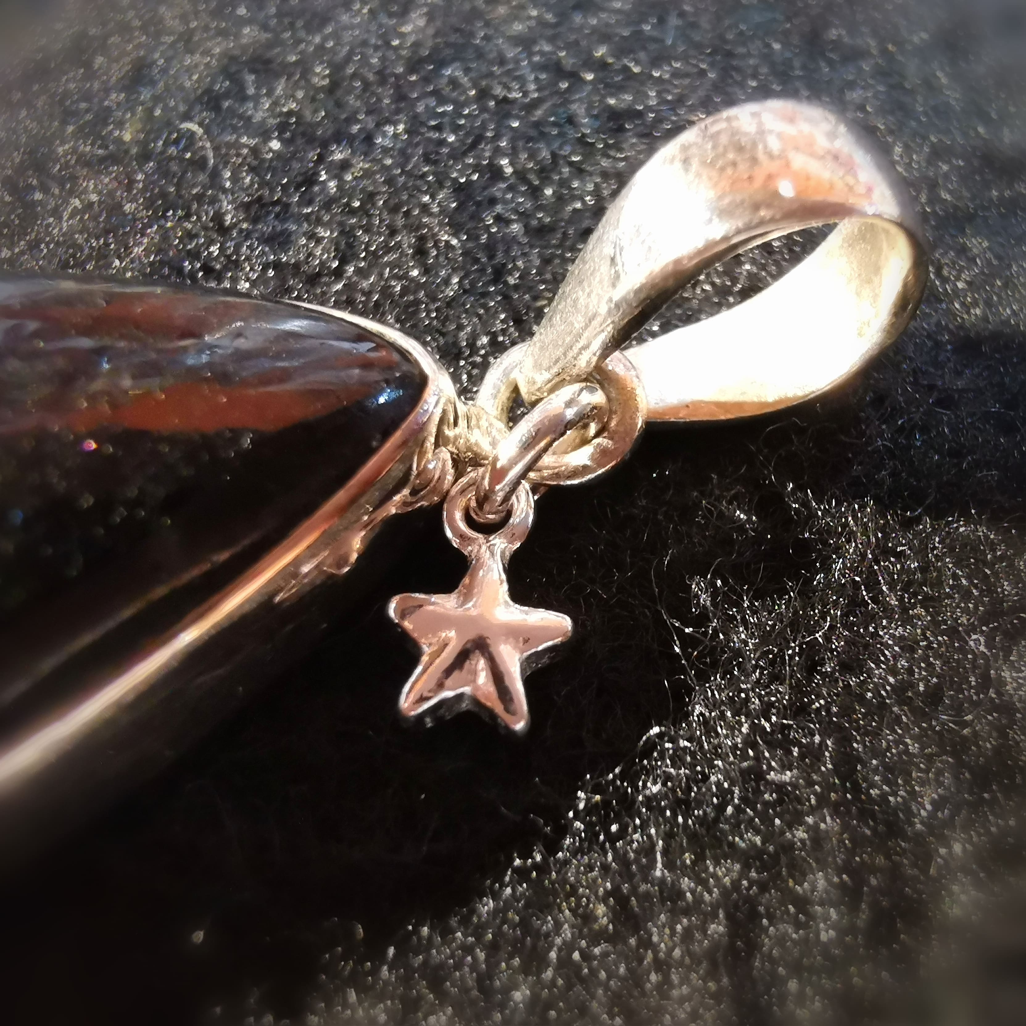 Turmalin Edelstein Heilstein Tropfen an Seide, Seestern Krafttier Karma Schutz Talisman, geweiht