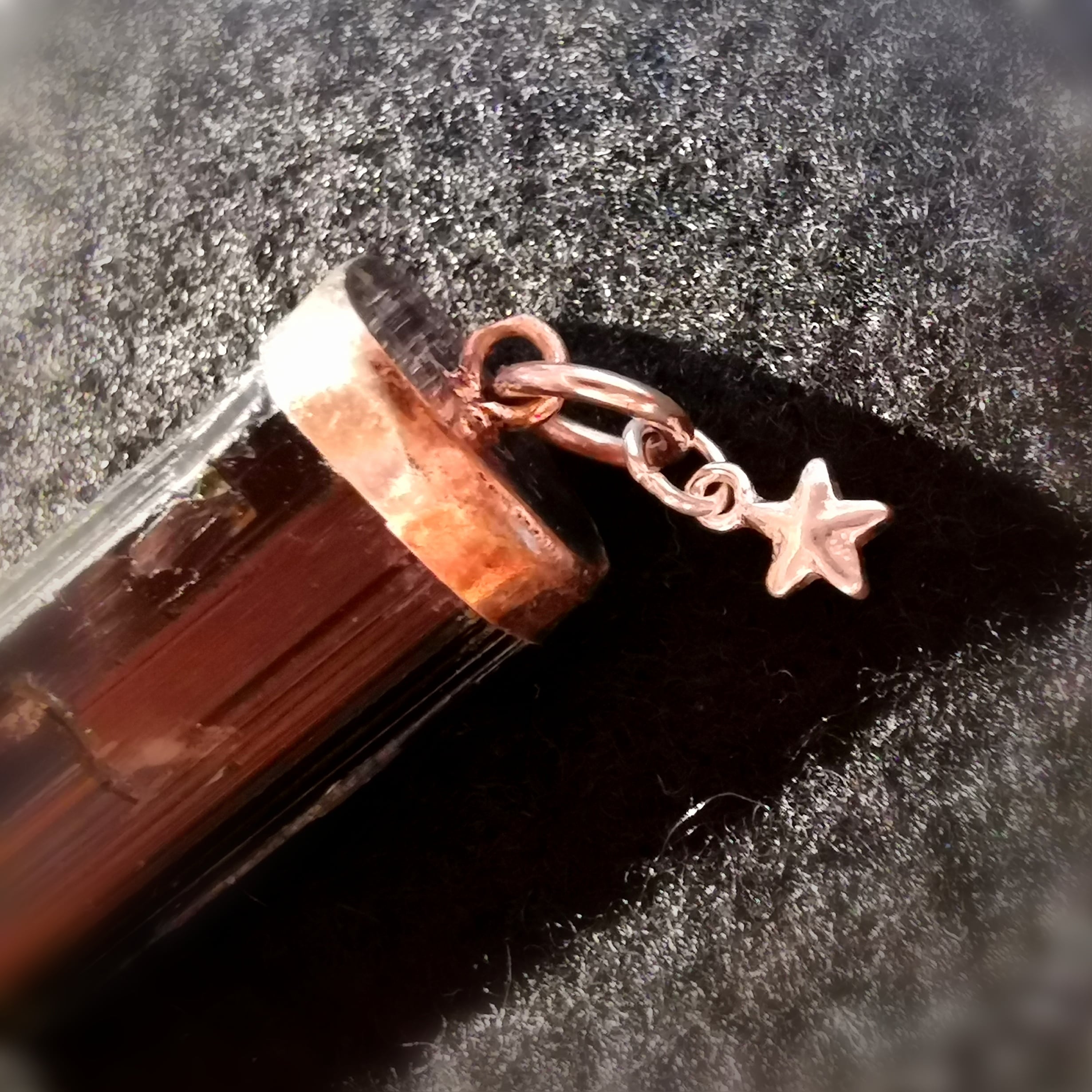 Natur Turmalin Edelstein Heilstein Stift Stab an Seide, Seestern Krafttier Karma Schutz Talisman, geweiht - Wunder