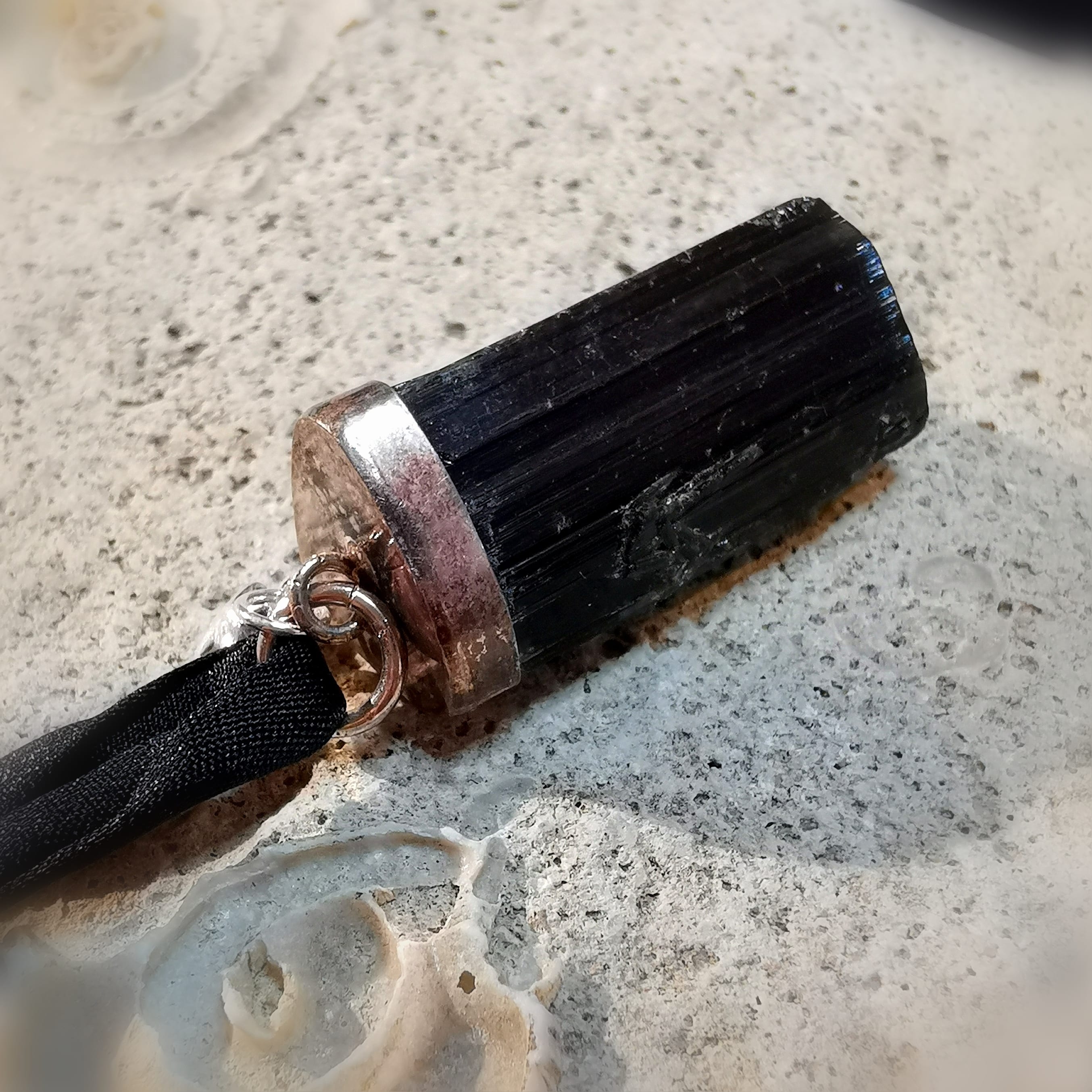 Natur Turmalin Edelstein Heilstein Stift Stab an Seide, Seestern Krafttier Karma Schutz Talisman, geweiht - Wunder