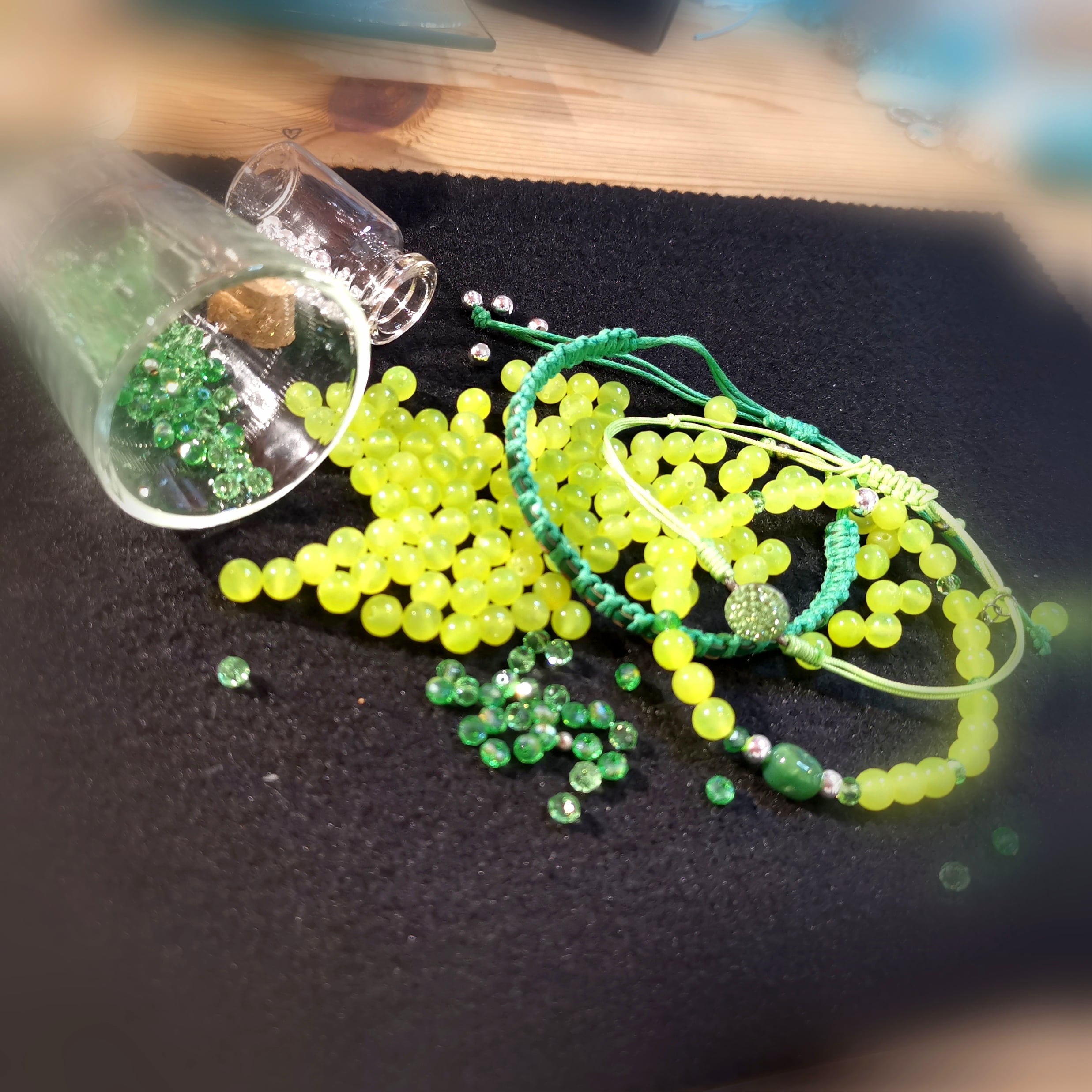 3er Armbändchen Boho Karma Set: gelbe Jade, Chrysopras Edelsteine Heilsteine, Swarovski Kristalle Leder Sterlingsilber, geweiht - Herzchakra Lebensfreude