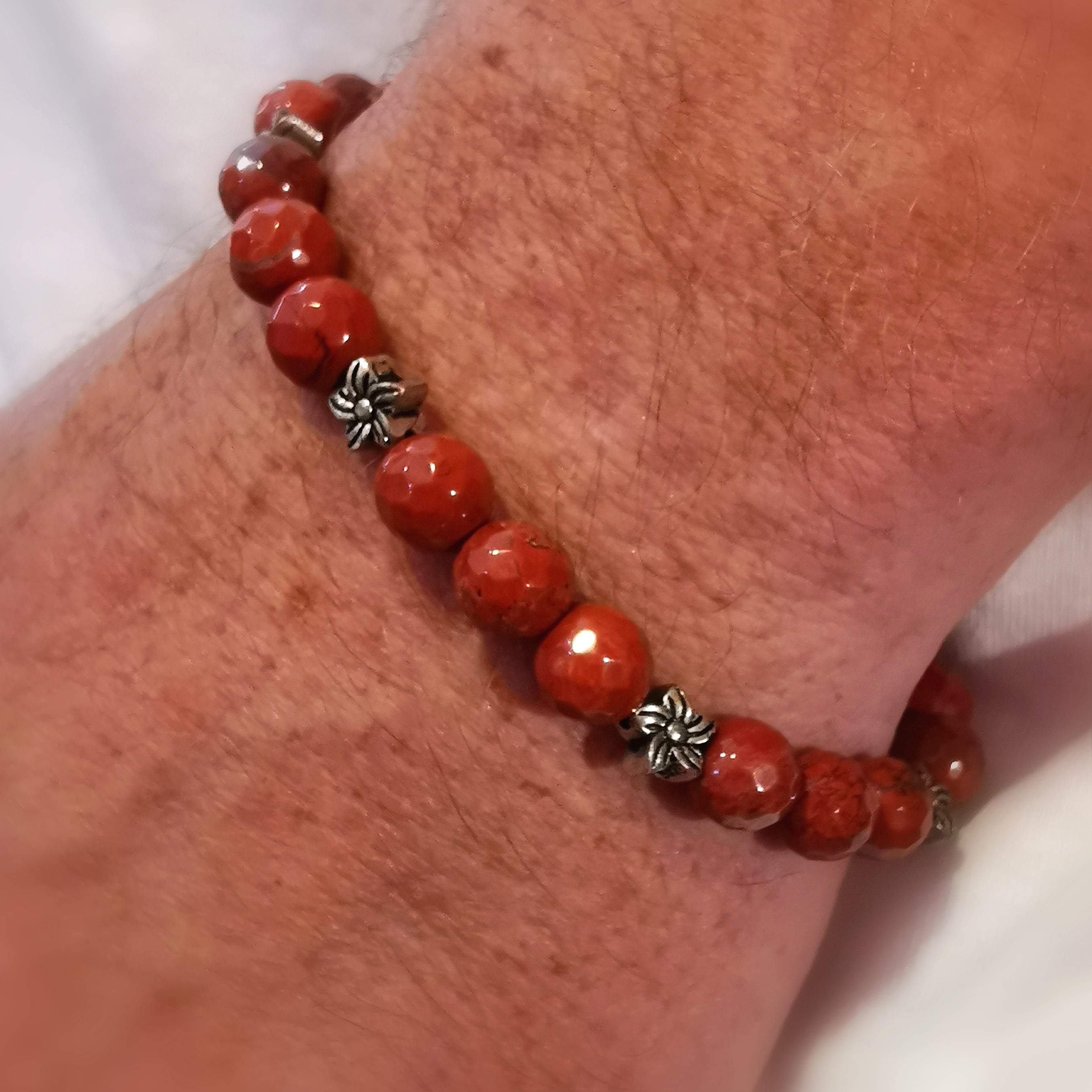 Jaspis Edelstein Karma Armband, Hibiskus Blüten Sterlingsilber, geweiht - Wurzelchakra Kraft und Ausdauer