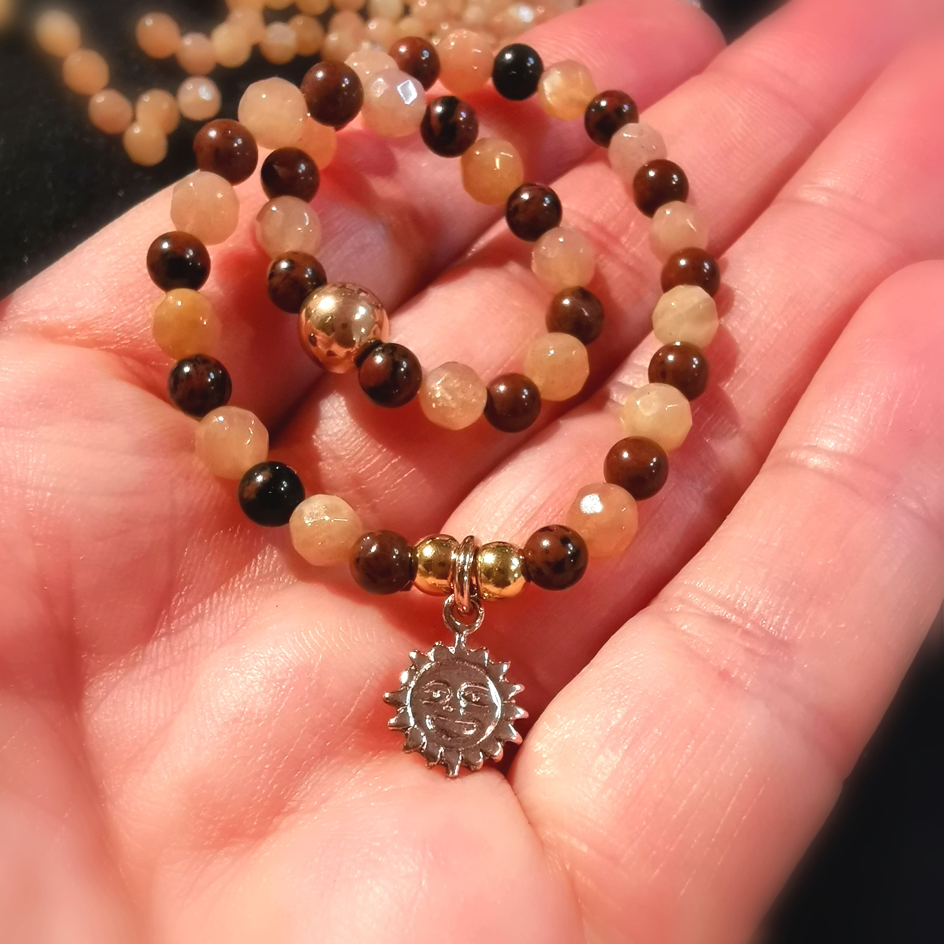 Sonnenstein Magahoni Obsidian Edelstein Karma Glücksarmband, Solarplexus Chakra Armband mit Amulett, rose gelb vergoldet, Lichtenergie