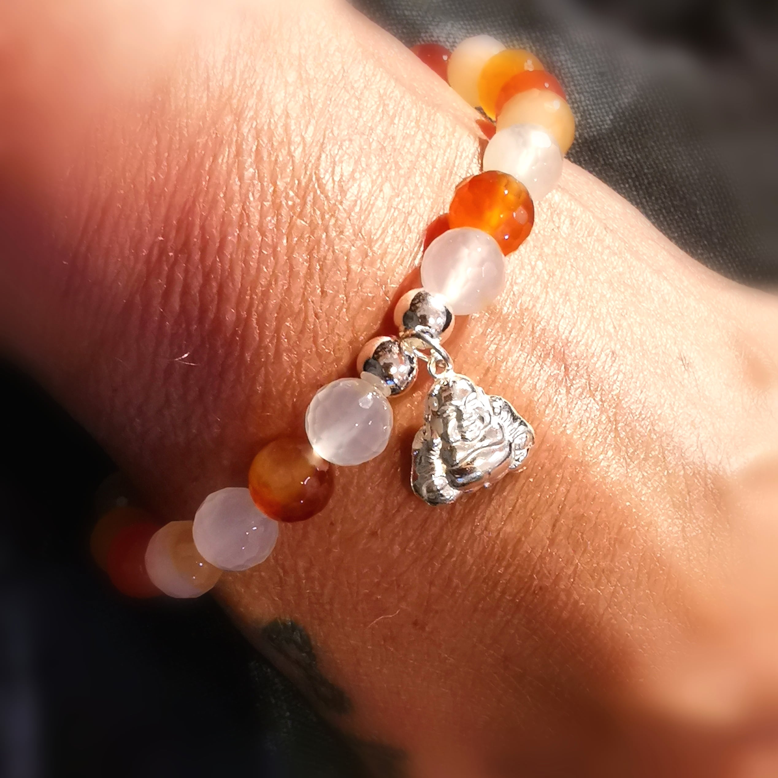 Achat Chakra Karma Armband, Friedensachat Carneol Bu Dai Buddha, geweiht, Glück und Freude A Qualität Heilsteine, Glücksachat