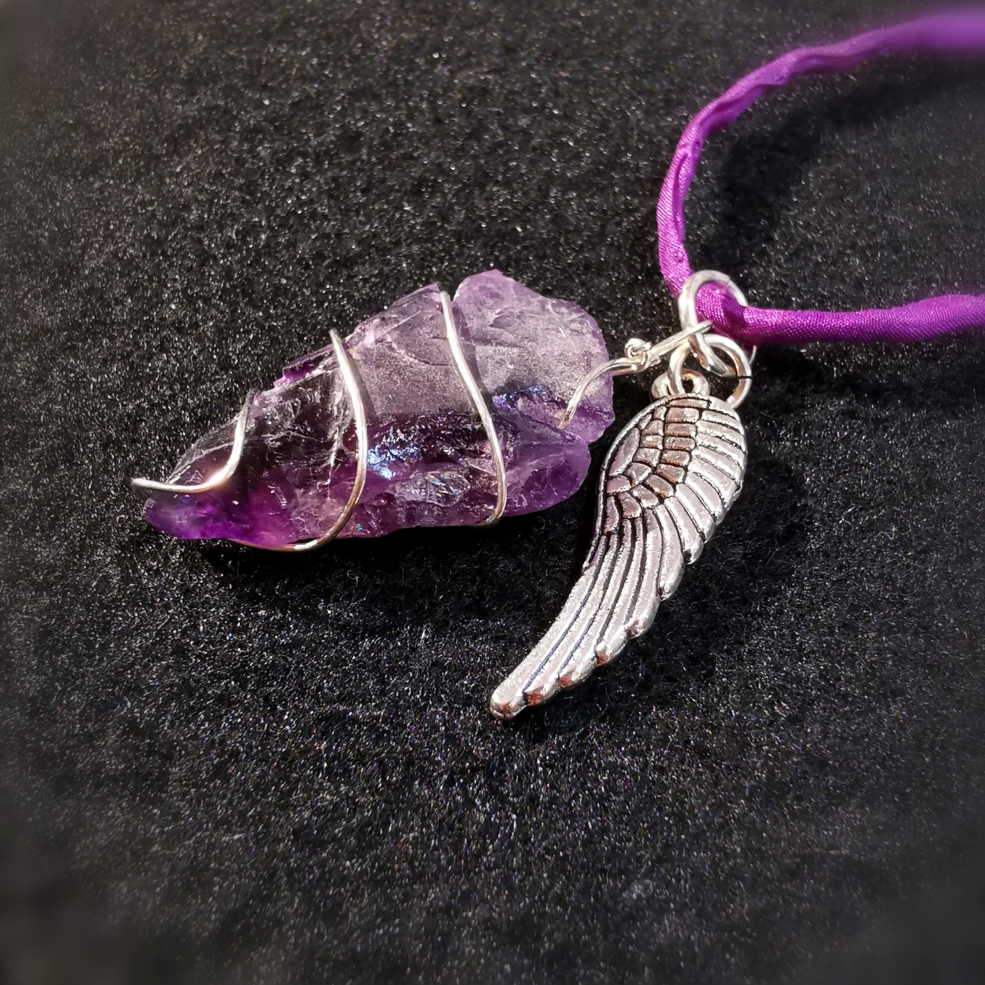 Amethyst Speer Spitze Edelstein: Engelsflügel Karma Kette, Heilstein Seide Messing, geweiht, Intuition und Stärke
