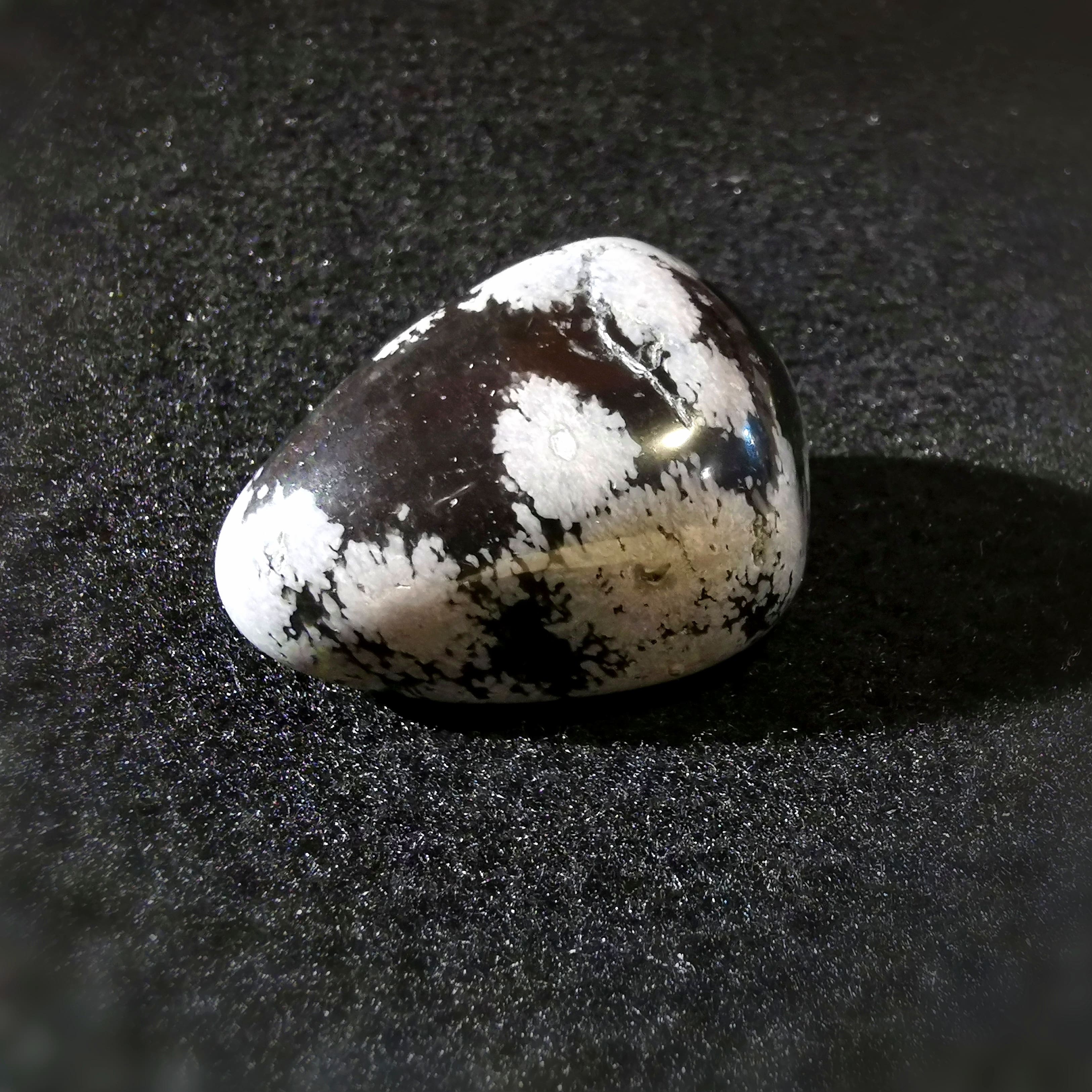 Kopie von Schneeflockenobsidian Handschmeichler XL zur Meditation, Karma Energie, Mut-Bringer