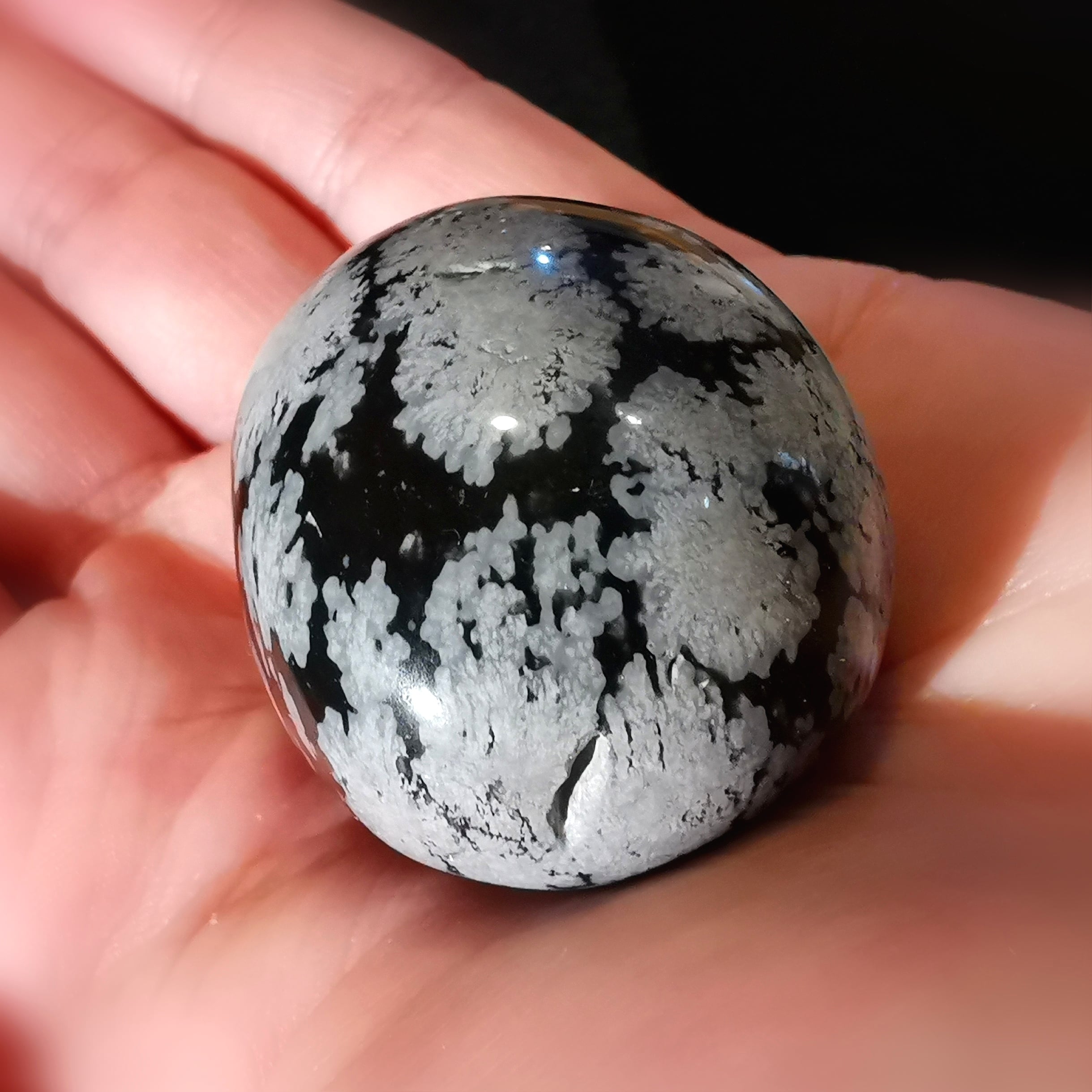 Schneeflockenobsidian Handschmeichler zur Meditation, Karma Energie, Mut-Bringer