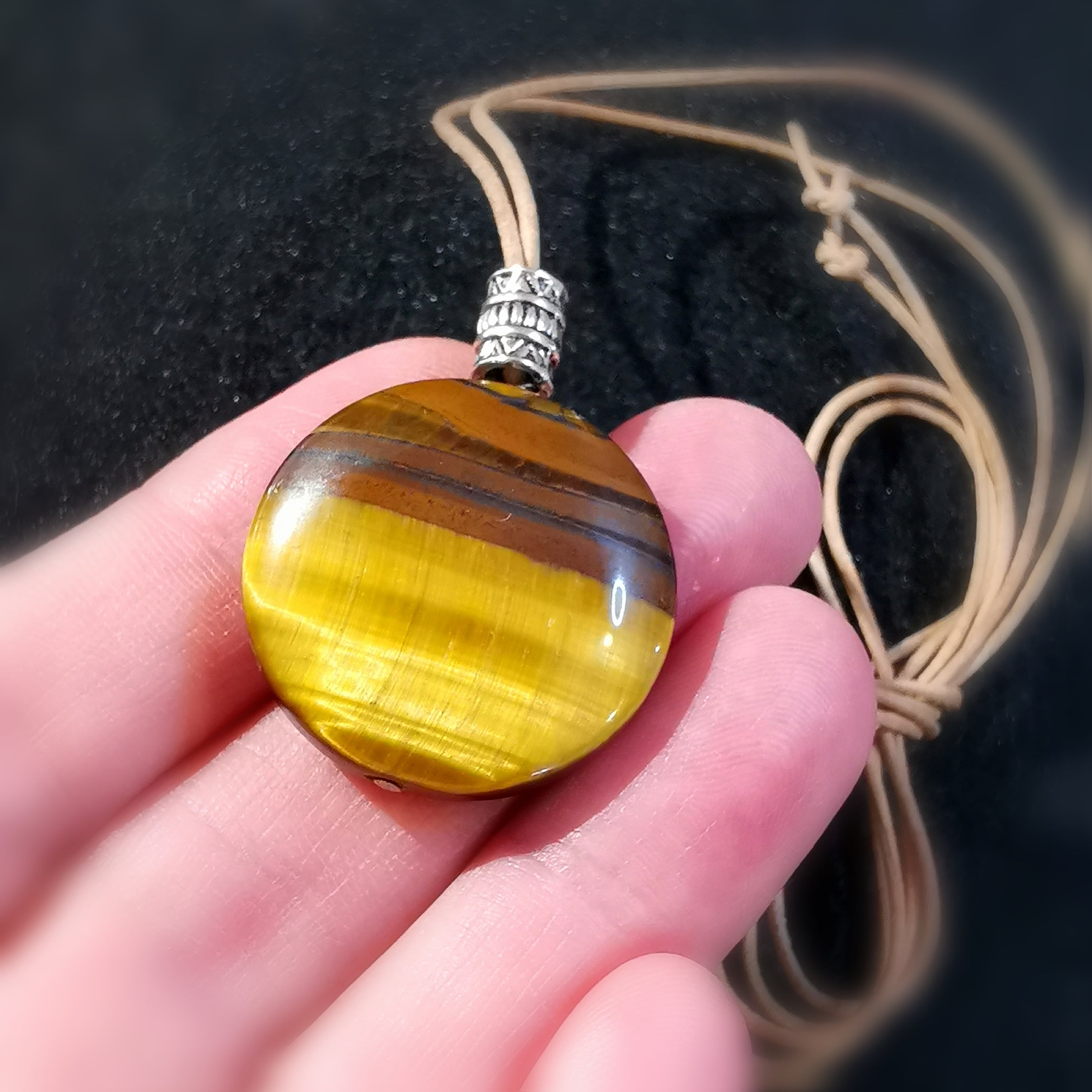 Tigerauge Edelstein Heilstein Amulett, Karma Ethno Kette, Solarplexus Chakra Kraft, geweiht, Innere Stärke