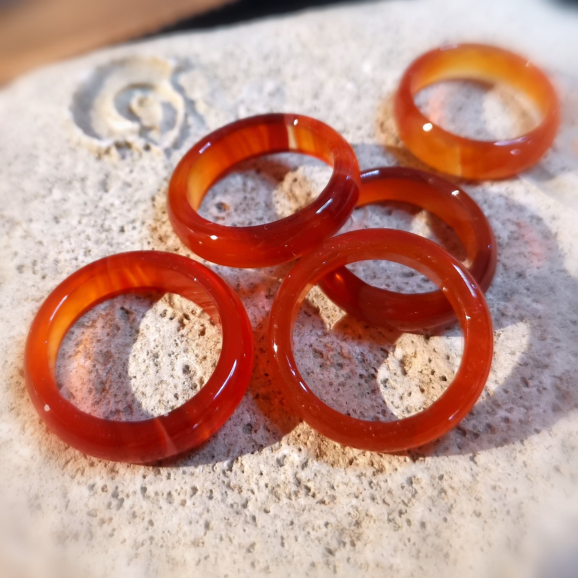 Felicidad y alegría: Anillo de karma con piedra curativa de ágata cornalina - alegría de vivir y creatividad