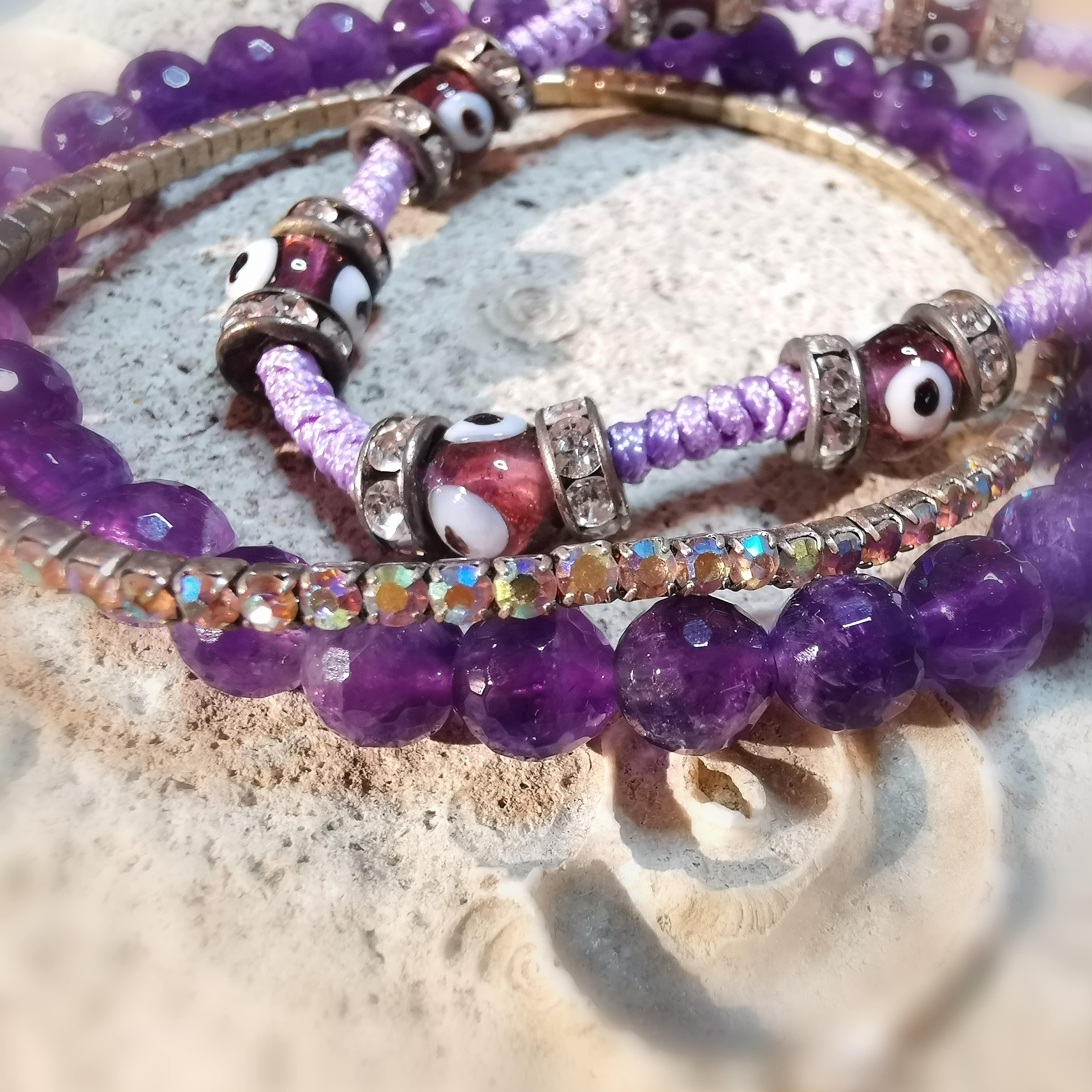 Amethyst Karma Edelstein mit Boho Bijou Armbändchen, lila Chakra Set, Auge von Nazar, geweiht - Schutz