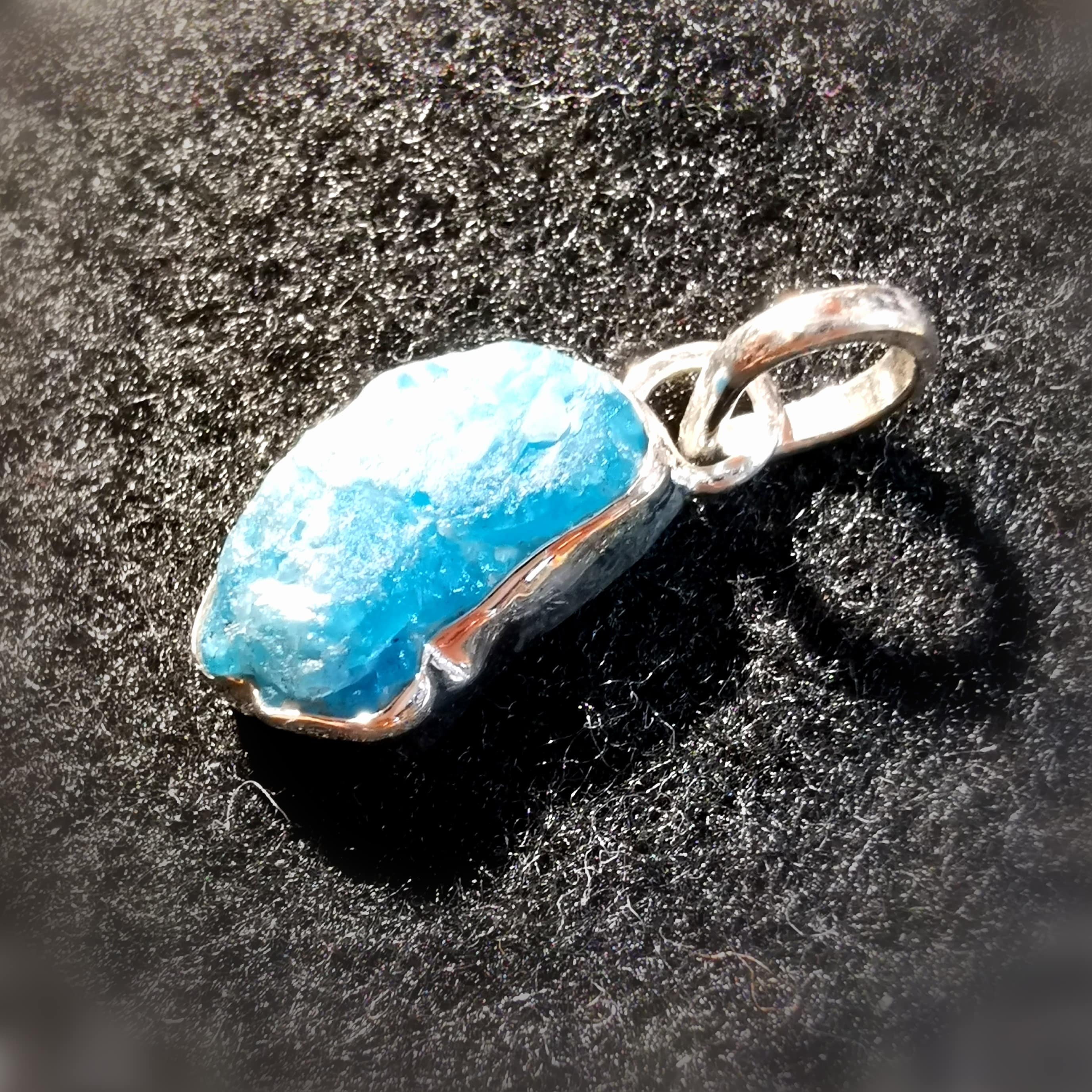 Apatit Natur Edelstein Design Karma Anhänger Sterlingsilber, AA Heilstein Qualität, petrol, geweiht - Entspannung