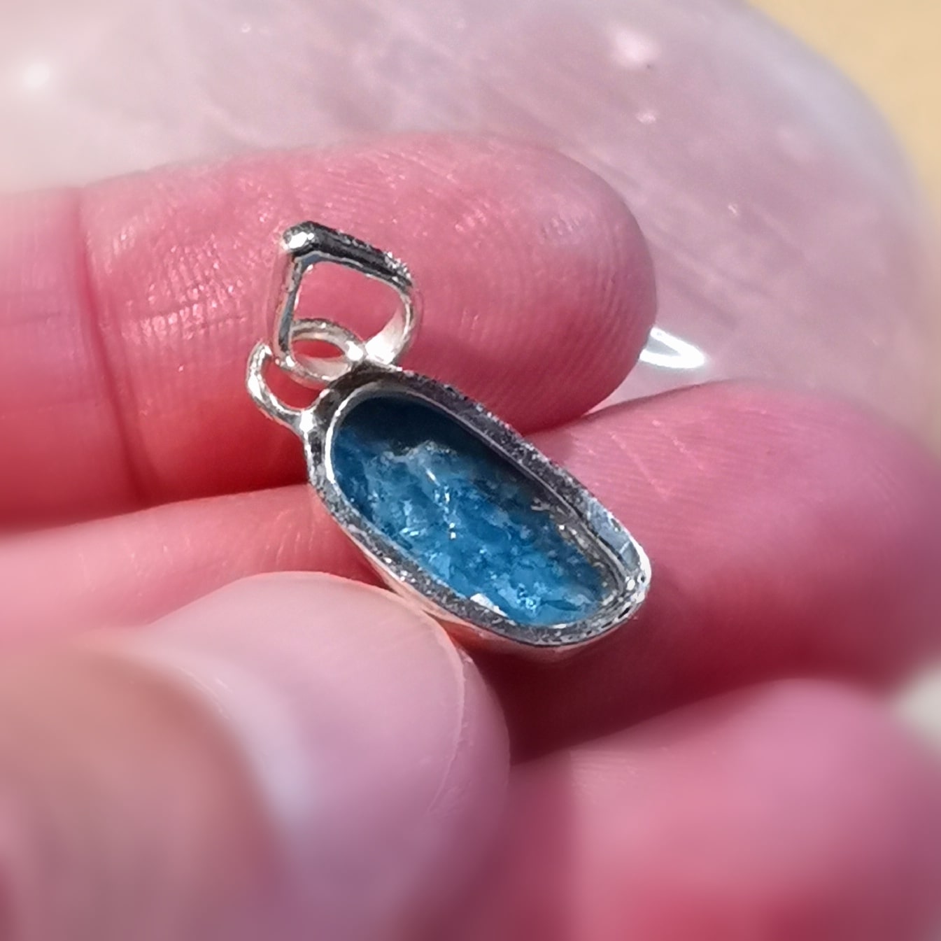 filigraner Apatit Natur Edelstein Design Karma Anhänger Sterlingsilber, AA Heilstein Qualität, petrol, geweiht - Entspannung