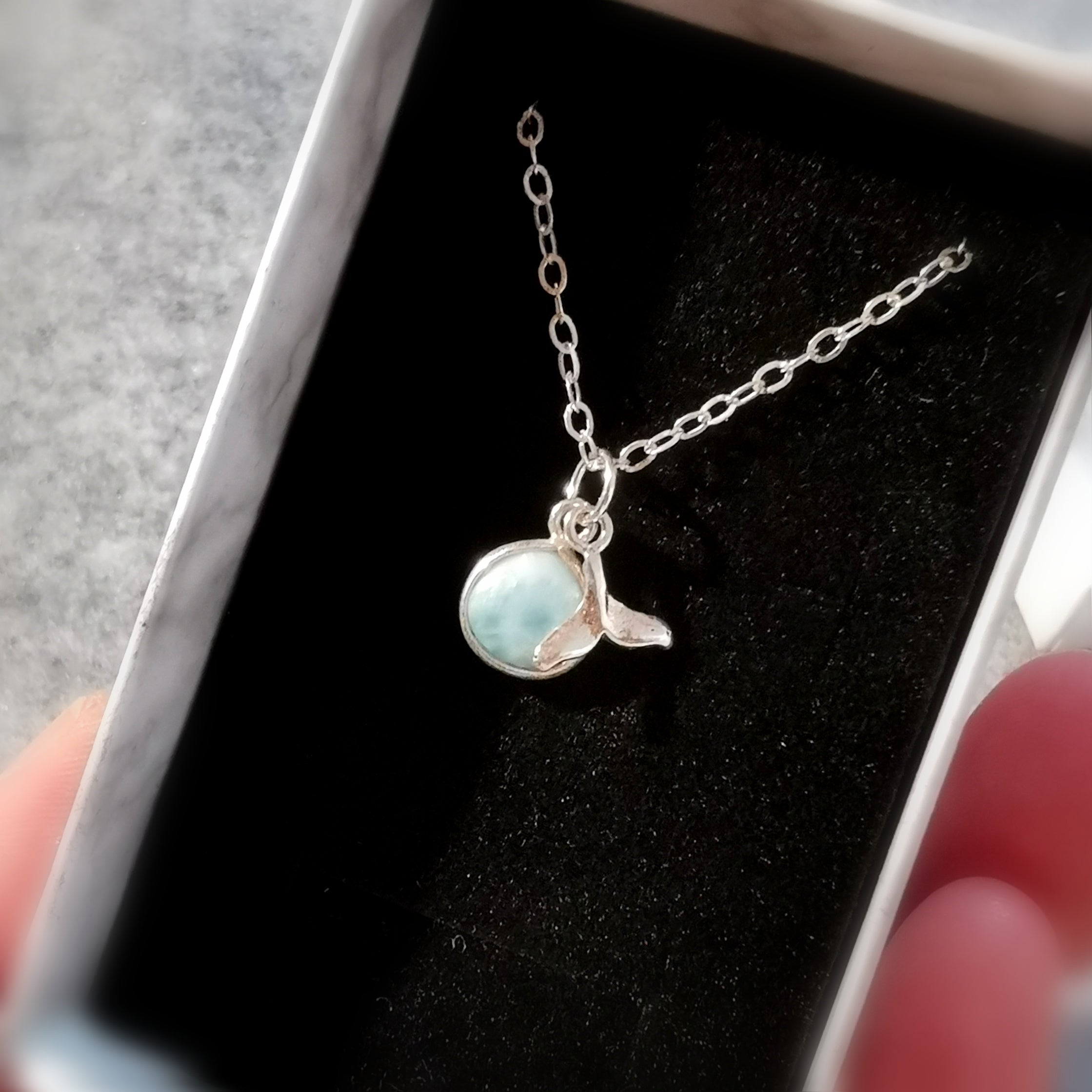 Larimar Edelstein Tropfen Walflosse Karma Kette 40 cm, Krafttier Heilstein Chakra Schmuck, geweiht - Frei sein