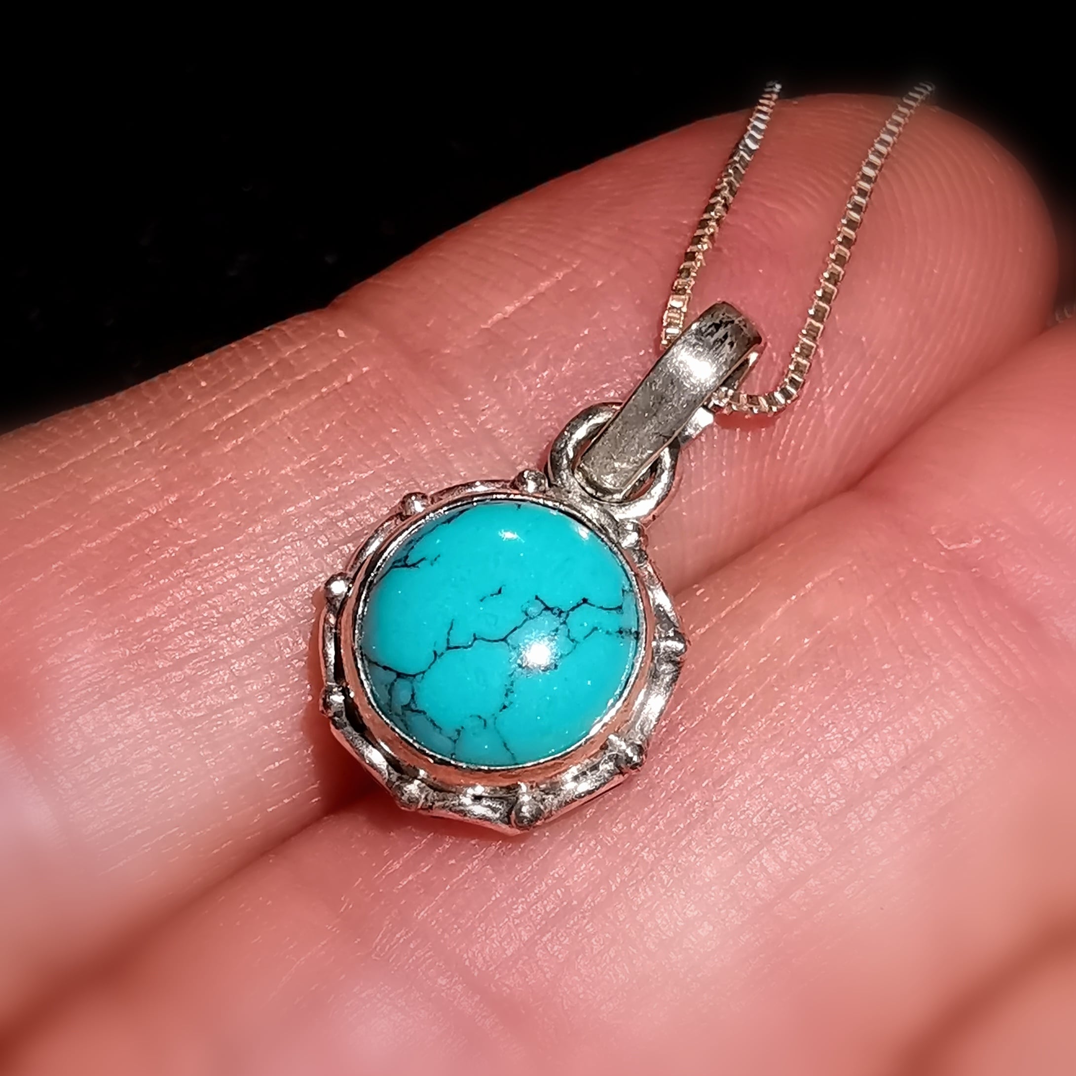 Türkis Magnesit Edelstein Sterlingsilber Karma Kette, zauberschön filigran, Chakra Schmuck geweiht, Selbstausdruck