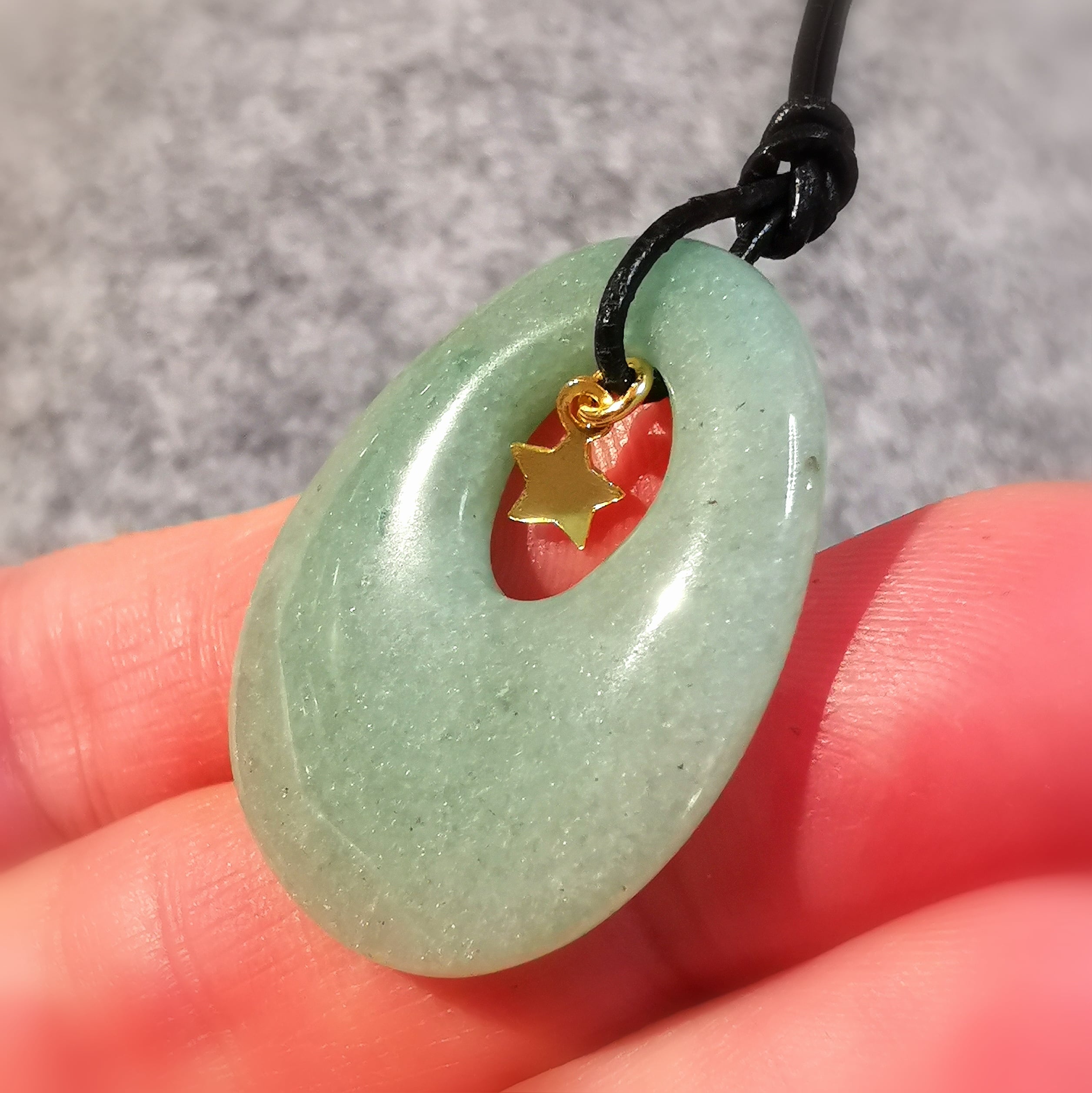 Aventurin Grün Freiform Heilstein Karma Leder Kette, Edelstein Seide Gold Glücksstern, geweiht - positive Lebenseinstellung