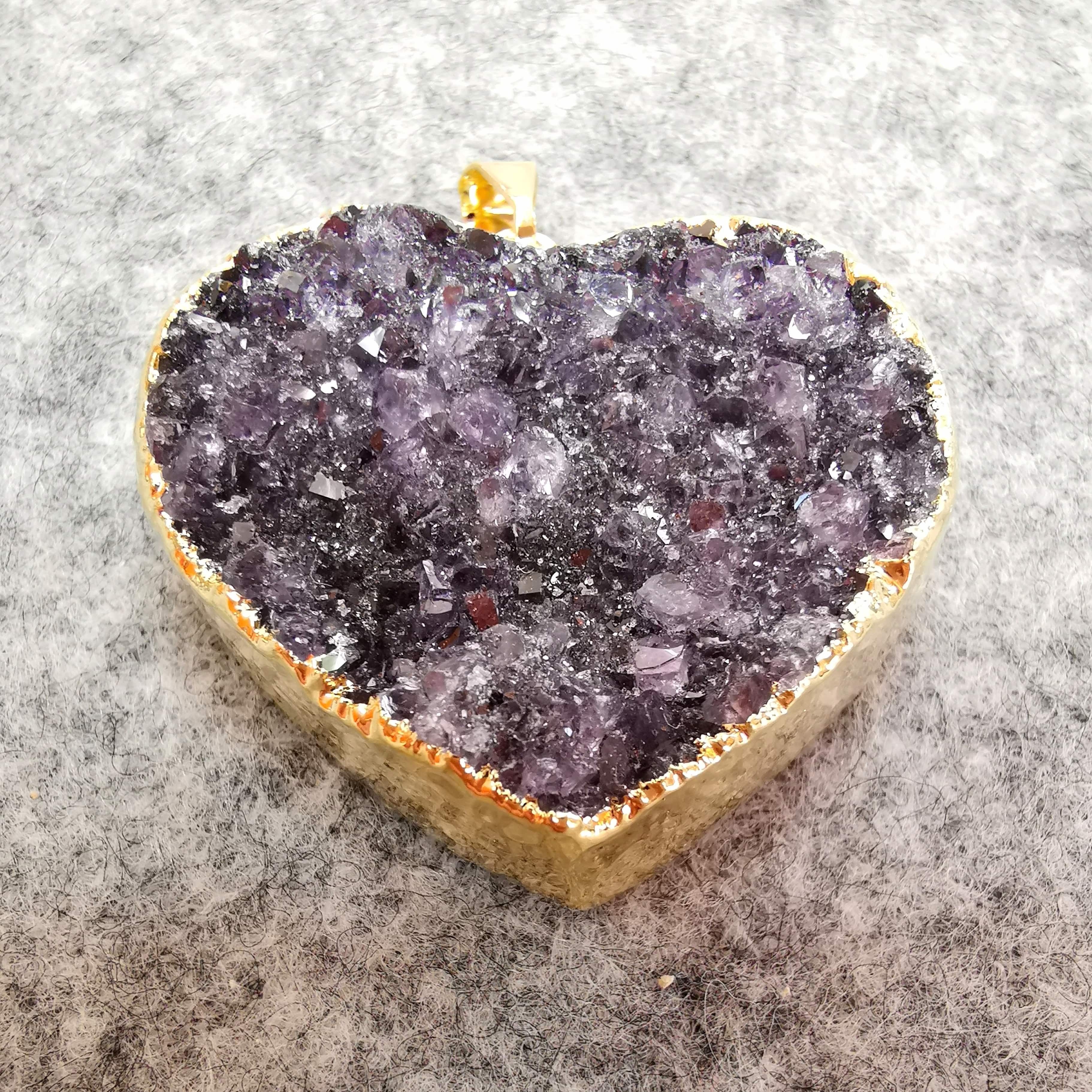 Amethyst Natur Kristall Rohstein Drusen Herz, vergoldet, Karma Edelstein Anhänger, AA Heilstein Qualität, geweiht - Liebe, Harmonie