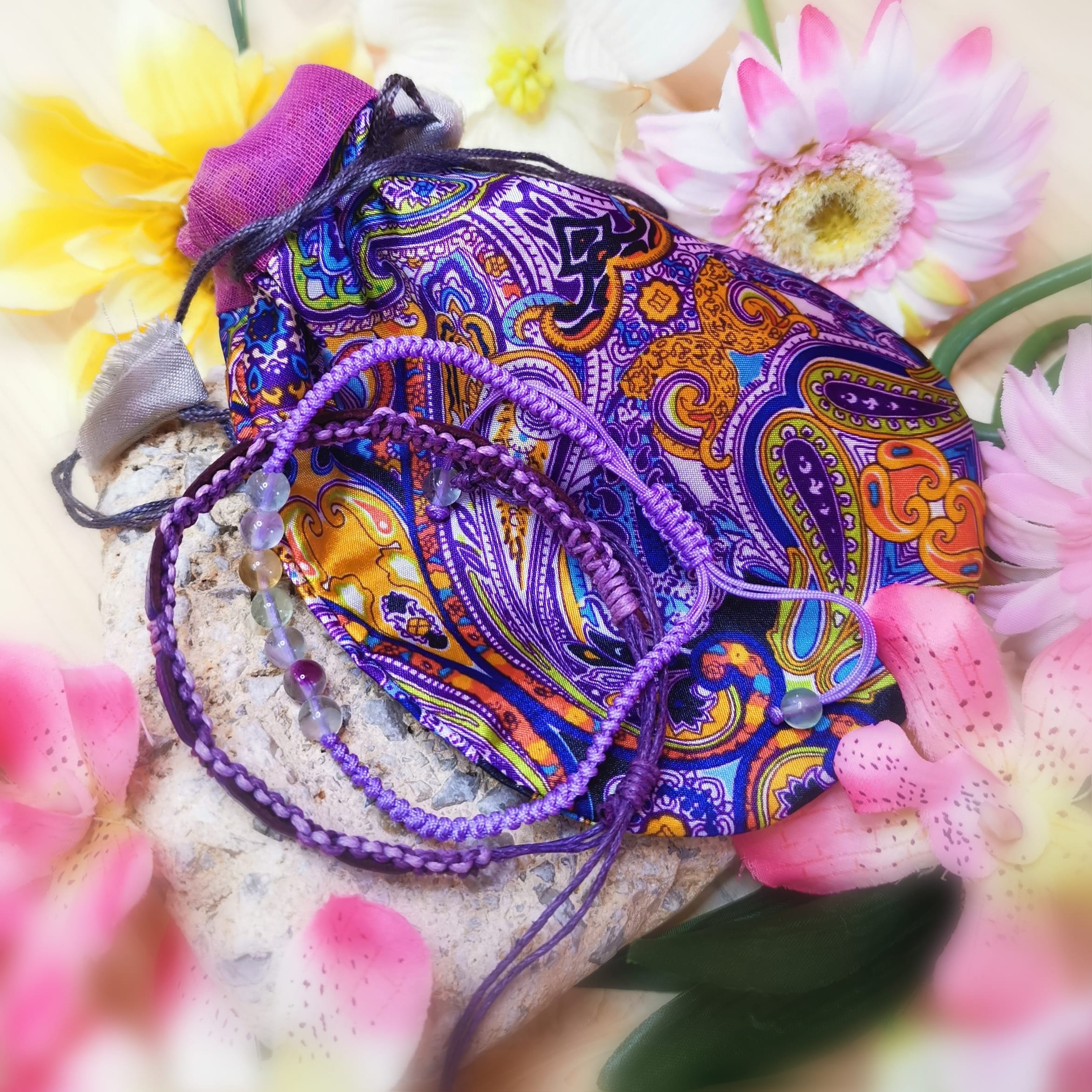 Fluorit Edelstein und lila Leder Makramee, 2er Armband Geschenkset, innige Liebe und Freundschaft