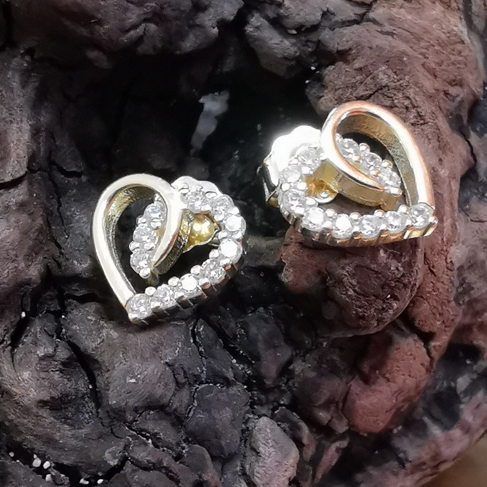 Gold Herz Zirkon Ohrringe Ohrstecker Gold, Sterlingsilber vergoldet, Karma Ohrringe, in Liebe