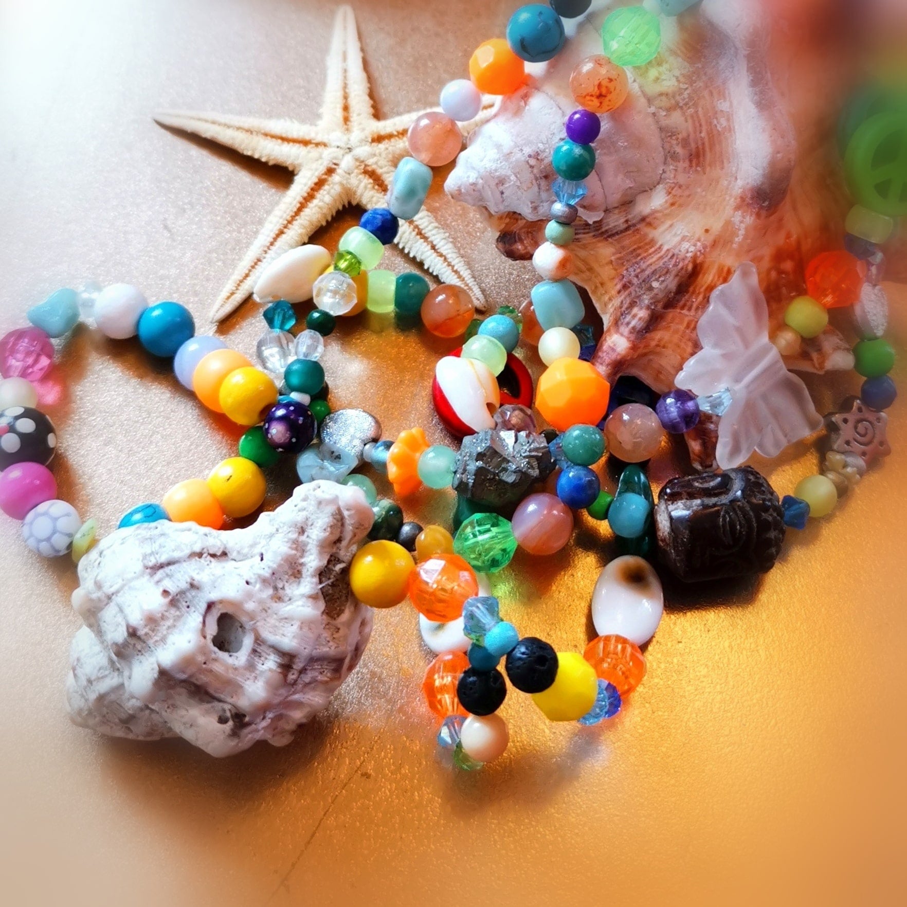 Muschel Karma Chakra Hippie Kette, Bergkristall Edelstein Schmetterling, Schmuck Unikat - Lebensfreude