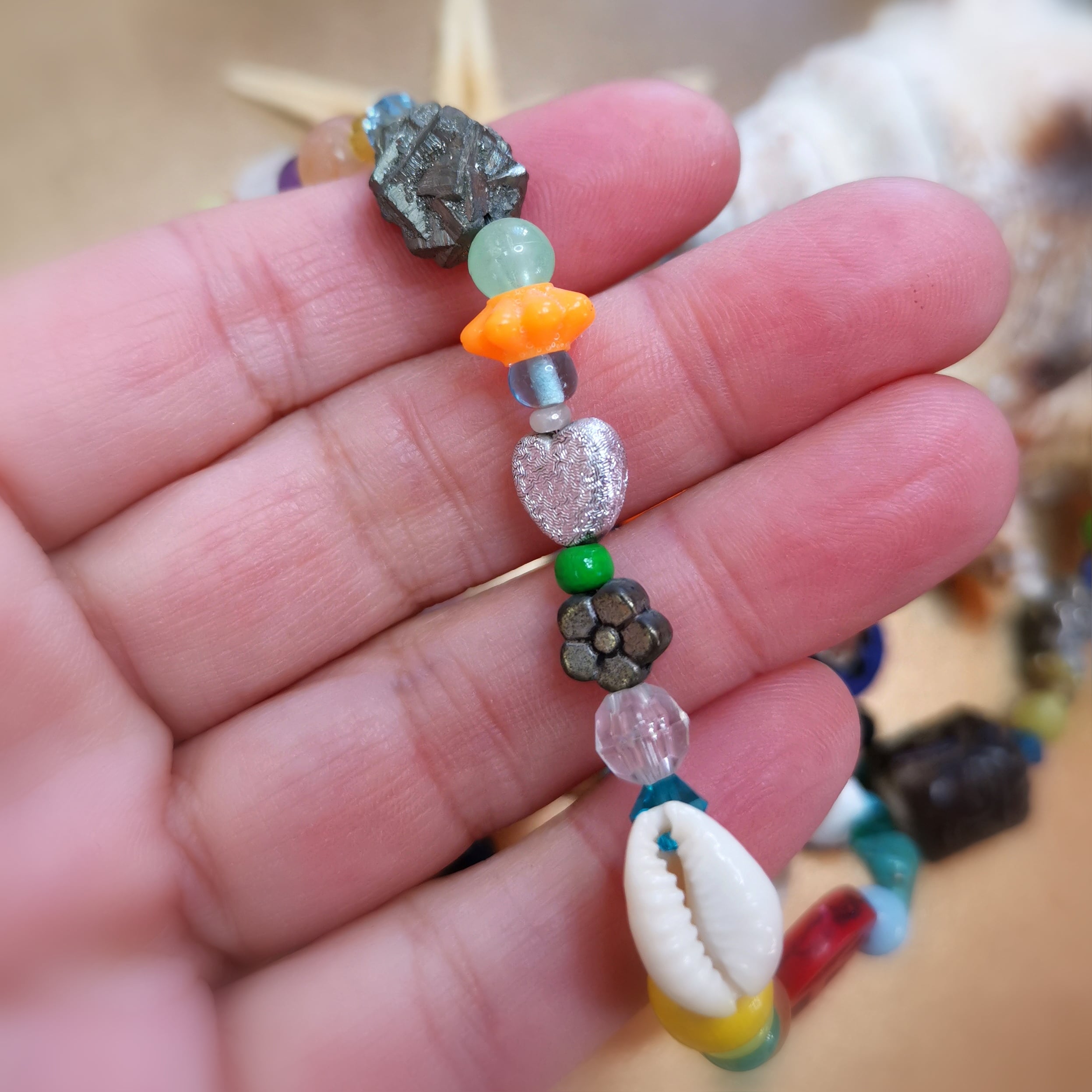 Muschel Karma Chakra Hippie Kette, Bergkristall Edelstein Schmetterling, Schmuck Unikat - Lebensfreude
