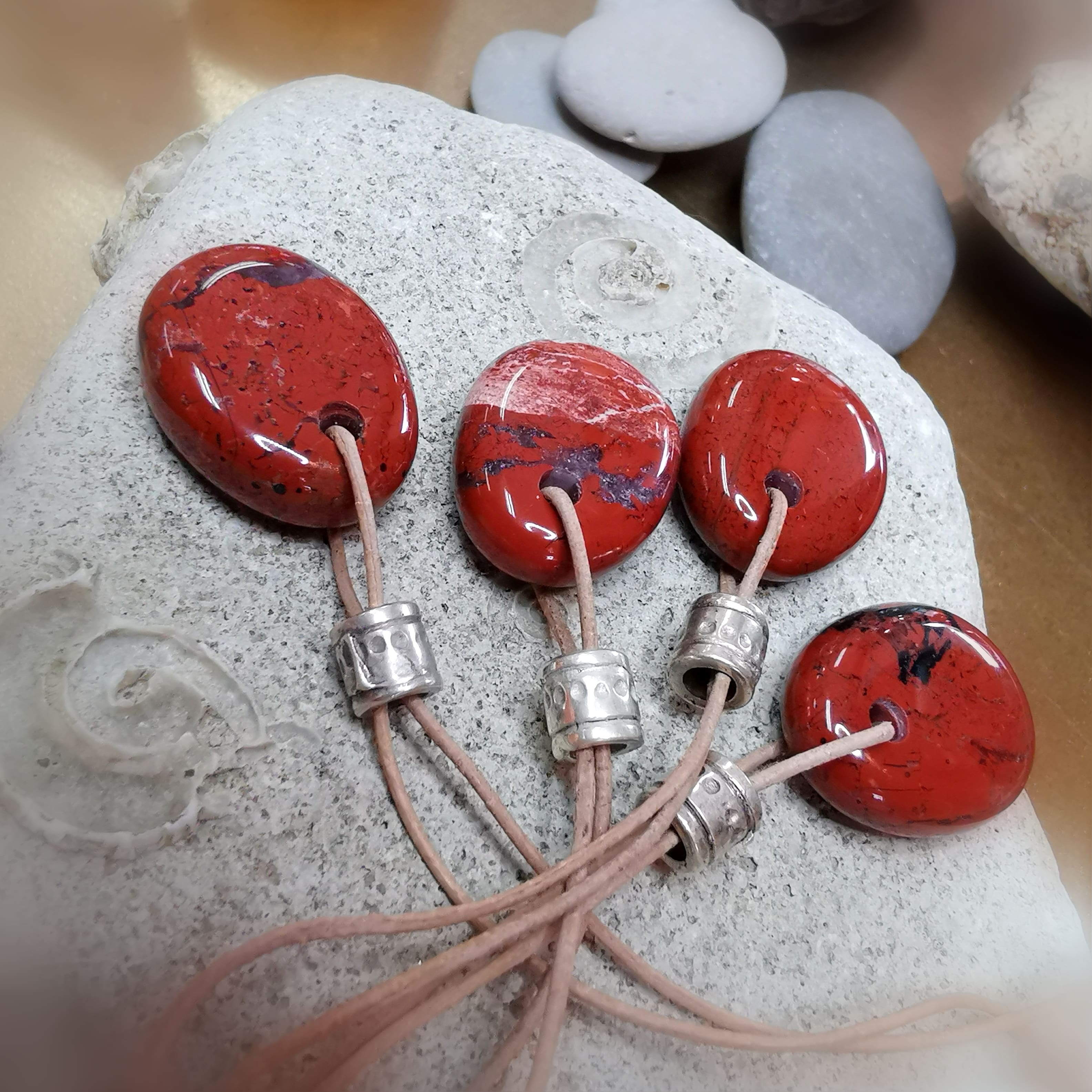 roter Jaspis Edelstein Heilstein WurzelChakra Karma Kette - Kraft und Erdung