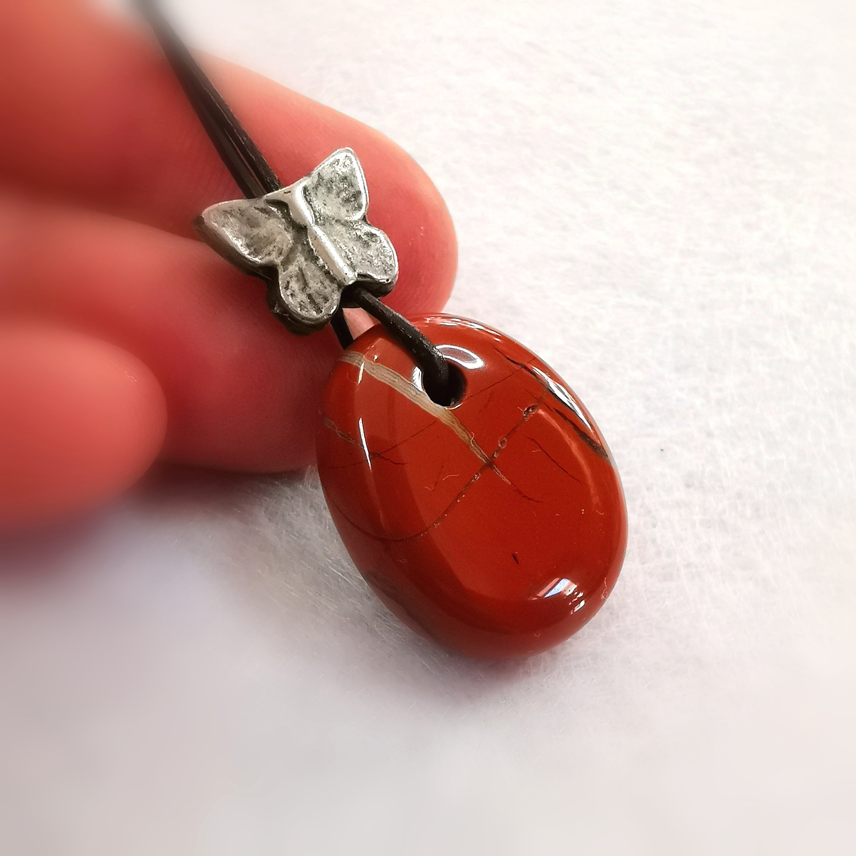 Jaspis rot Edelstein Schmetterling Symbol Karma Schmuck Heilstein Leder Kette - Transformation zum Schönen