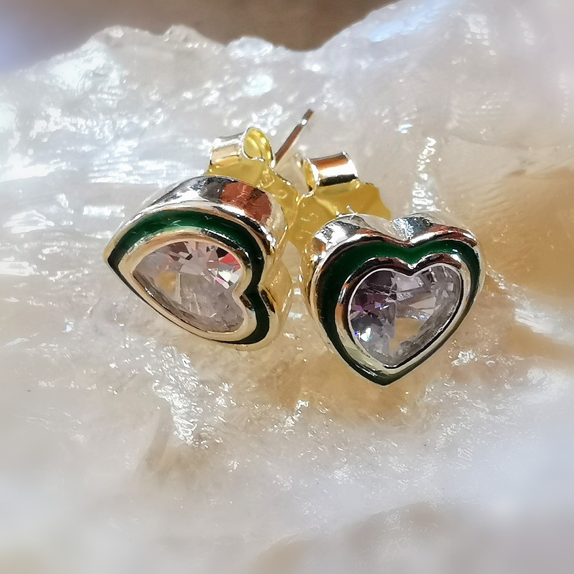 Gold Herz Zirkon facettiert, Ohrstecker Ohrringe gold, Sterlingsilber vergoldet, Karma Ohrringe, neue Wege zum Glück