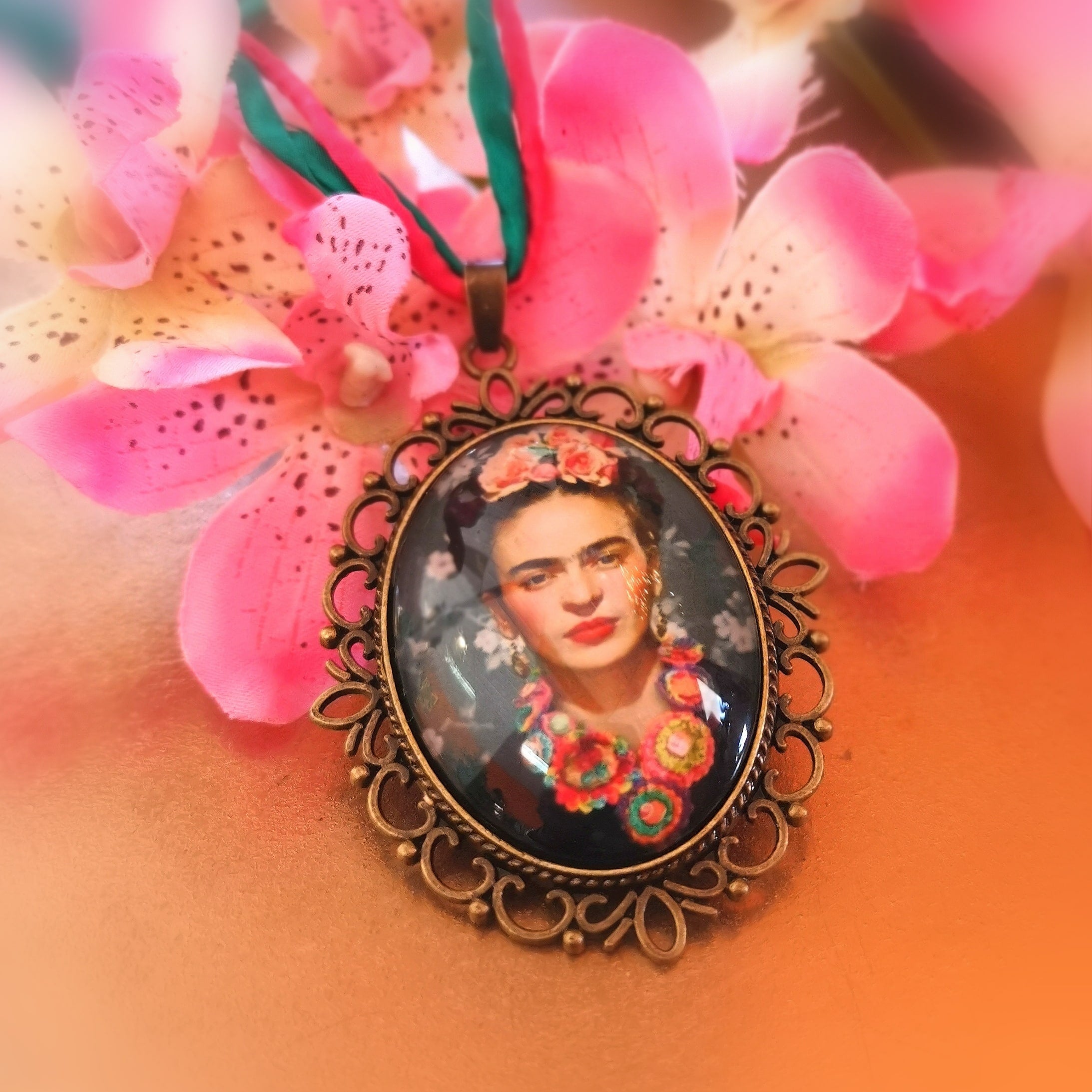 Frida Kahlo Amulett Karma Kette an Seide geweiht, Liebe und Mut