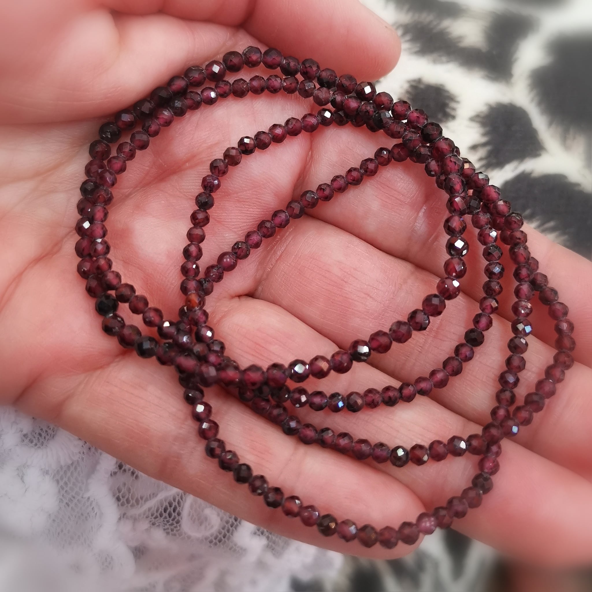 Granat Heilstein Edelstein Boho Armband weinrot, 3 mm - feurige Liebe und Leidenschaft