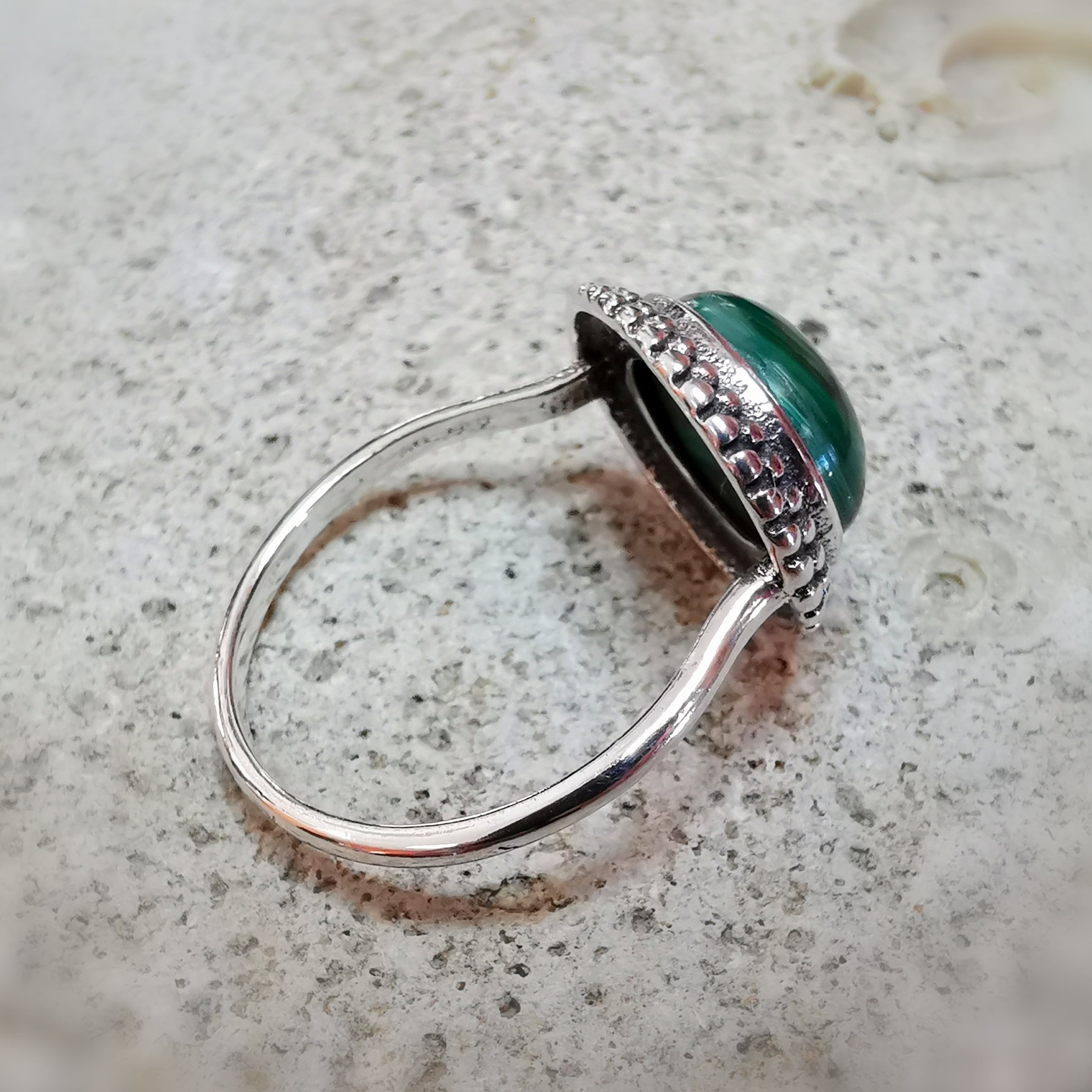 Malachit Edelstein Herzchakra Karma Ring Grün, Größe 57, Sterlingsilber Heilstein geweiht - Energiefluss der Lebendigkeit