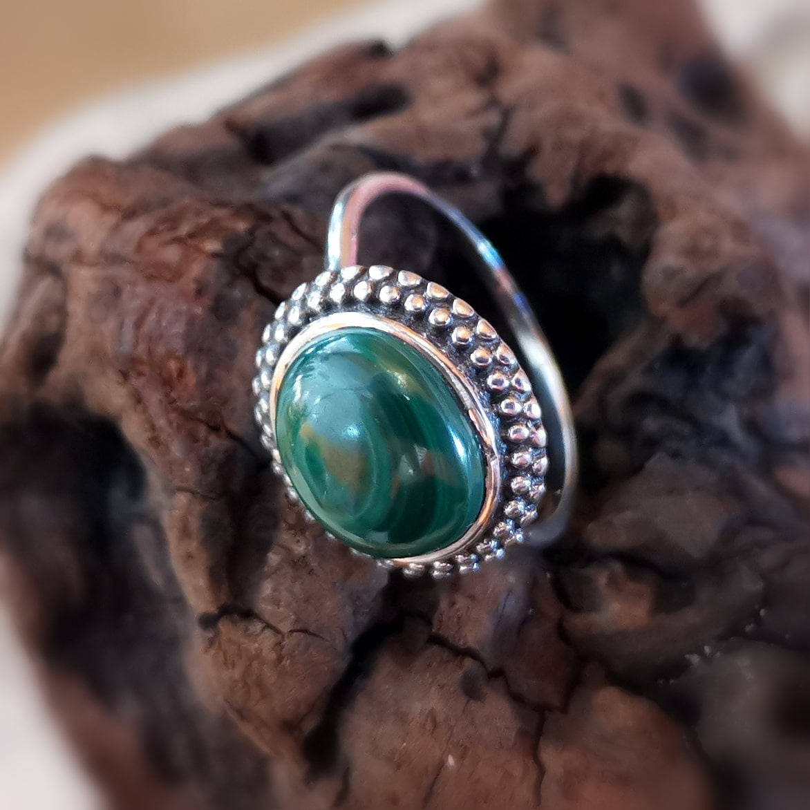 Malachit Edelstein Herzchakra Karma Ring Grün, Größe 57, Sterlingsilber Heilstein geweiht - Energiefluss der Lebendigkeit
