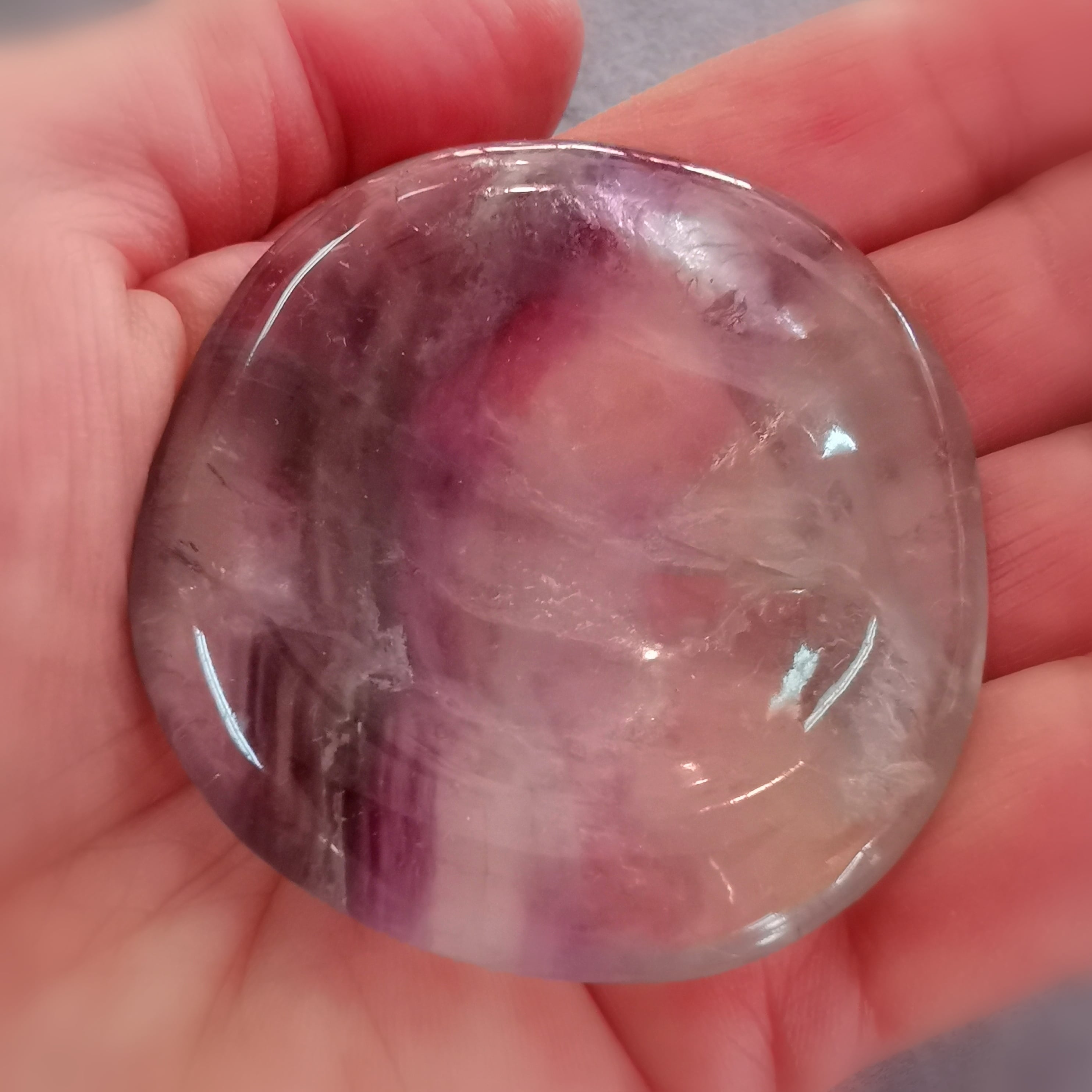 Regenbogen Fluorit mehrfarbig Daumenstein Handschmeichler XXL, Meditation, Reiki, Behandlungen, Wellness, geweiht, wundervolle Leichtigkeit