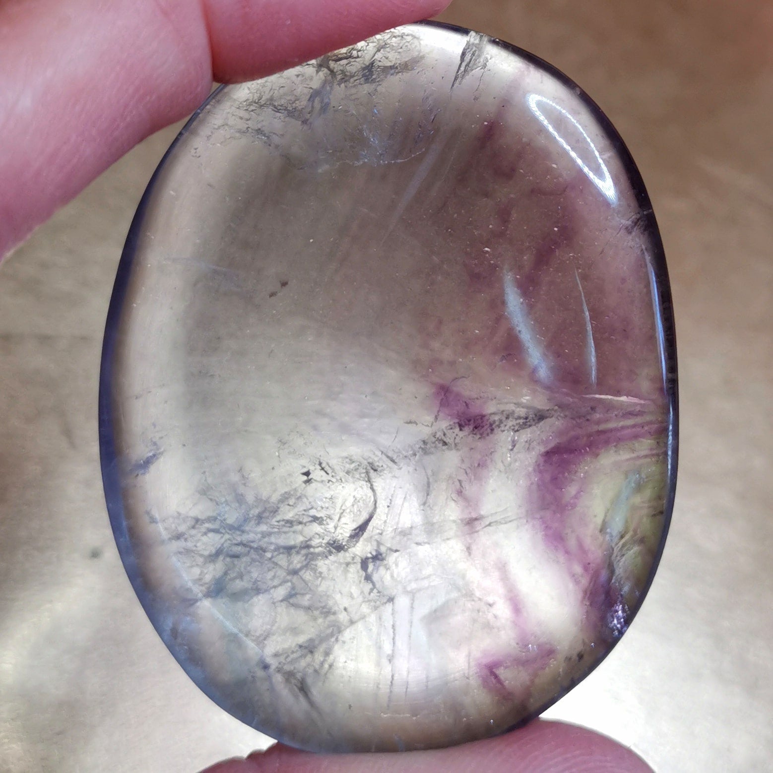 Regenbogen Fluorit mehrfarbig Handschmeichler Daumenstein XL, Meditation, Reiki, Behandlungen, Wellness, geweiht, wundervolle Leichtigkeit
