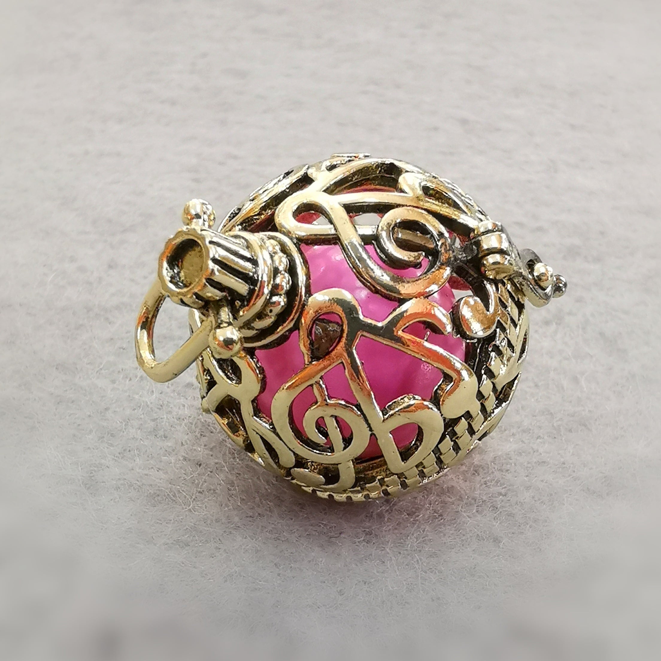 Engelsrufer Notenschlüssel Klangkugel Anhänger, Metall goldfarben, Innenkugel rosa pink