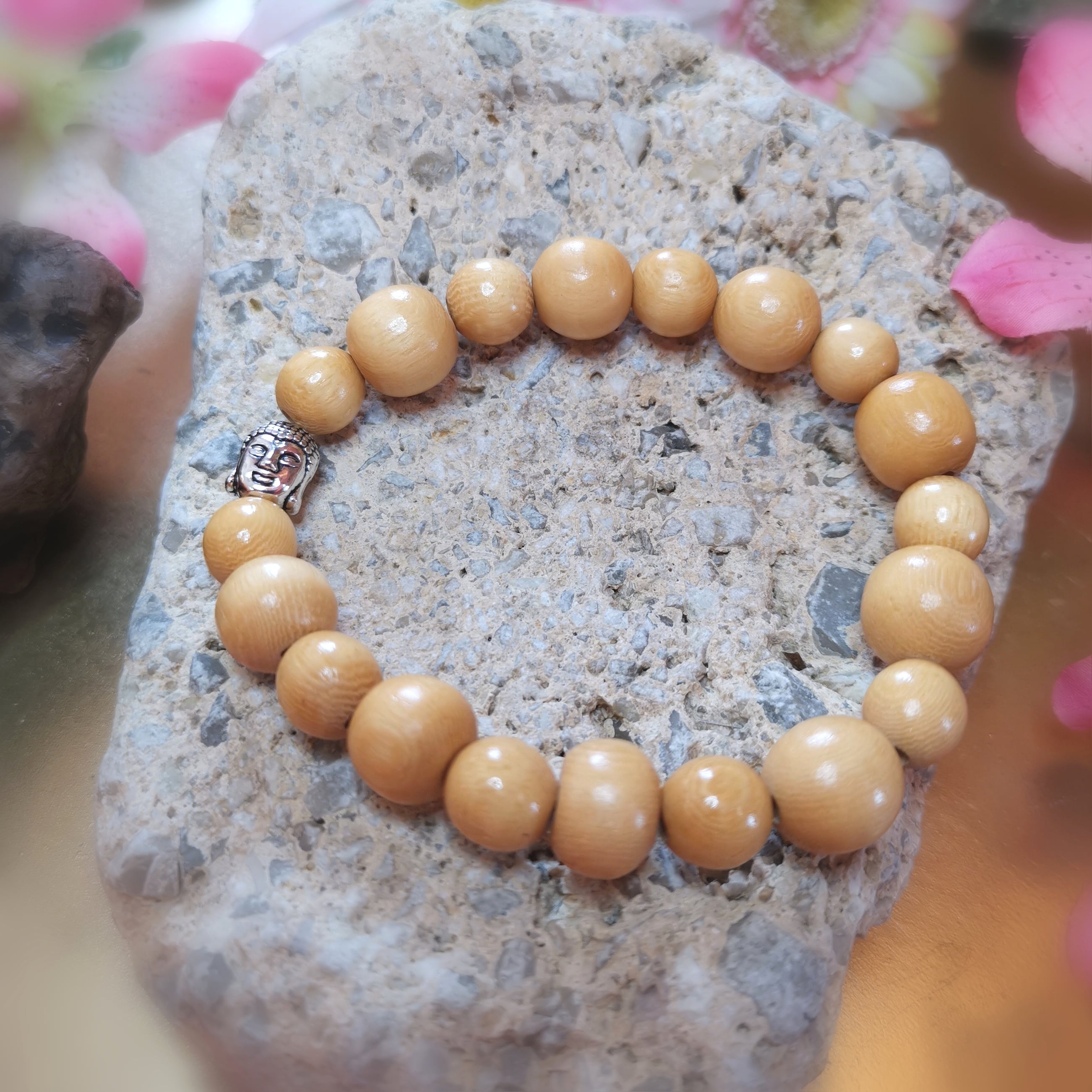 Holz Buddha Armband hell Unisex, Karma Schmuck für Meditation, Kraft und Gelassenheit