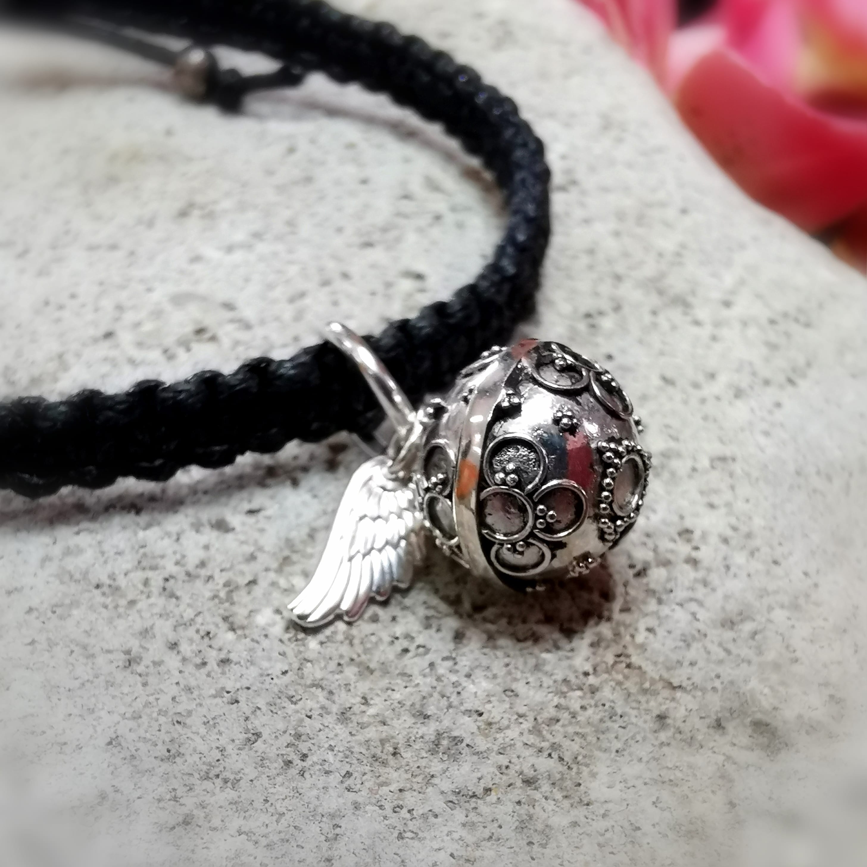 Engelsrufer Flügel Sterlingsilber Makramee Armband, Karma Klangkugel Armbändchen - Mut und Schutz