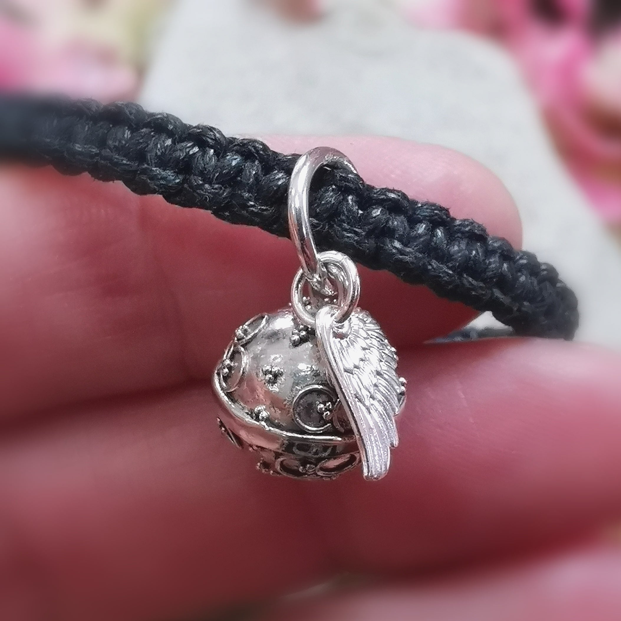 Engelsrufer Flügel Sterlingsilber Makramee Armband, Karma Klangkugel Armbändchen - Mut und Schutz