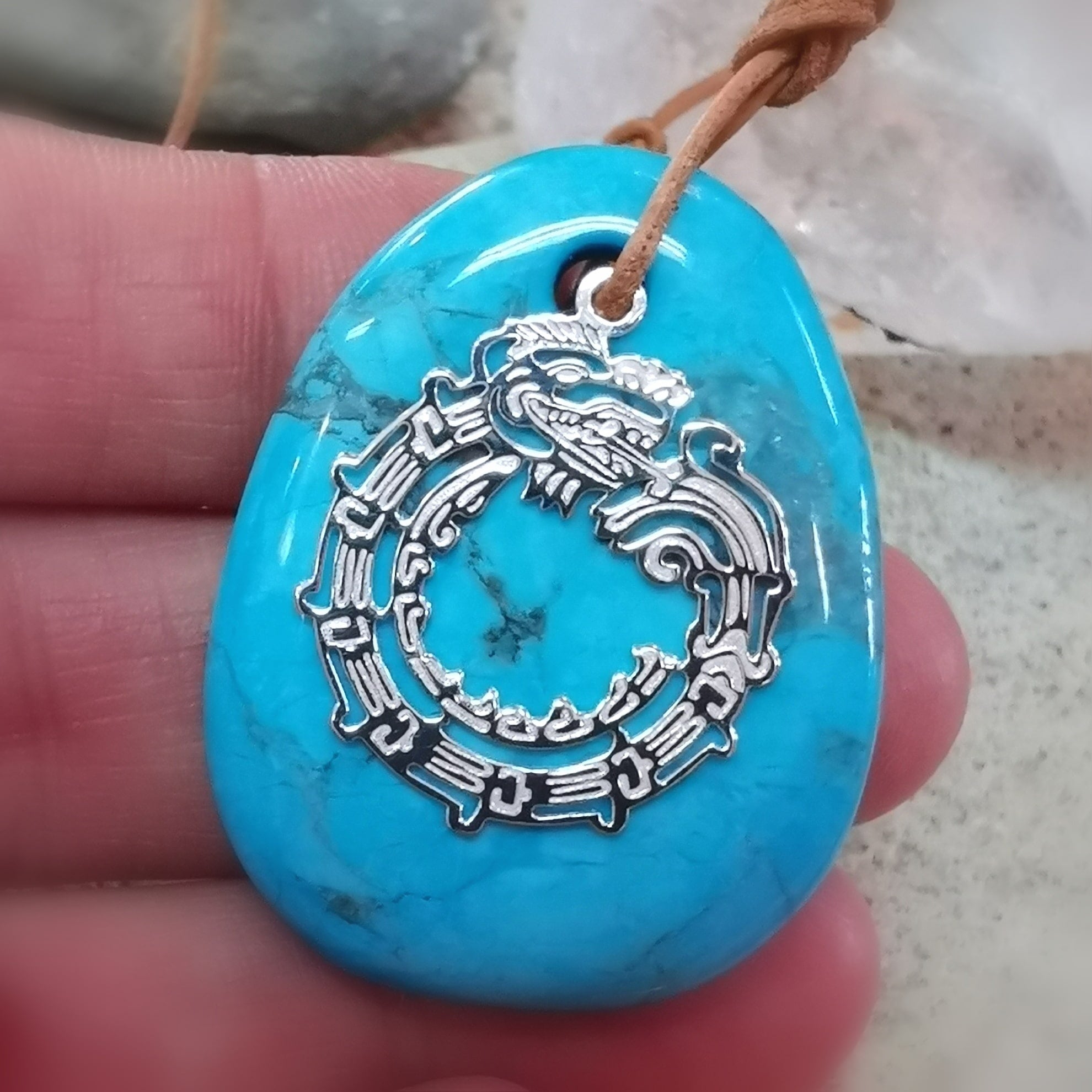Türkis Howlith Drachen Krafttier Amulett Silber Karma Edelstein Heilstein Kette Leder - Mut und Kraft