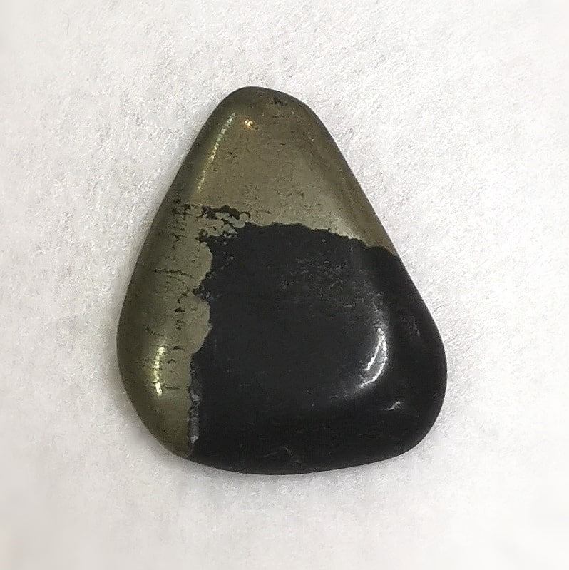 ✨ Piedra curativa de pirita en la palma: libera bloqueos y activa nueva energía