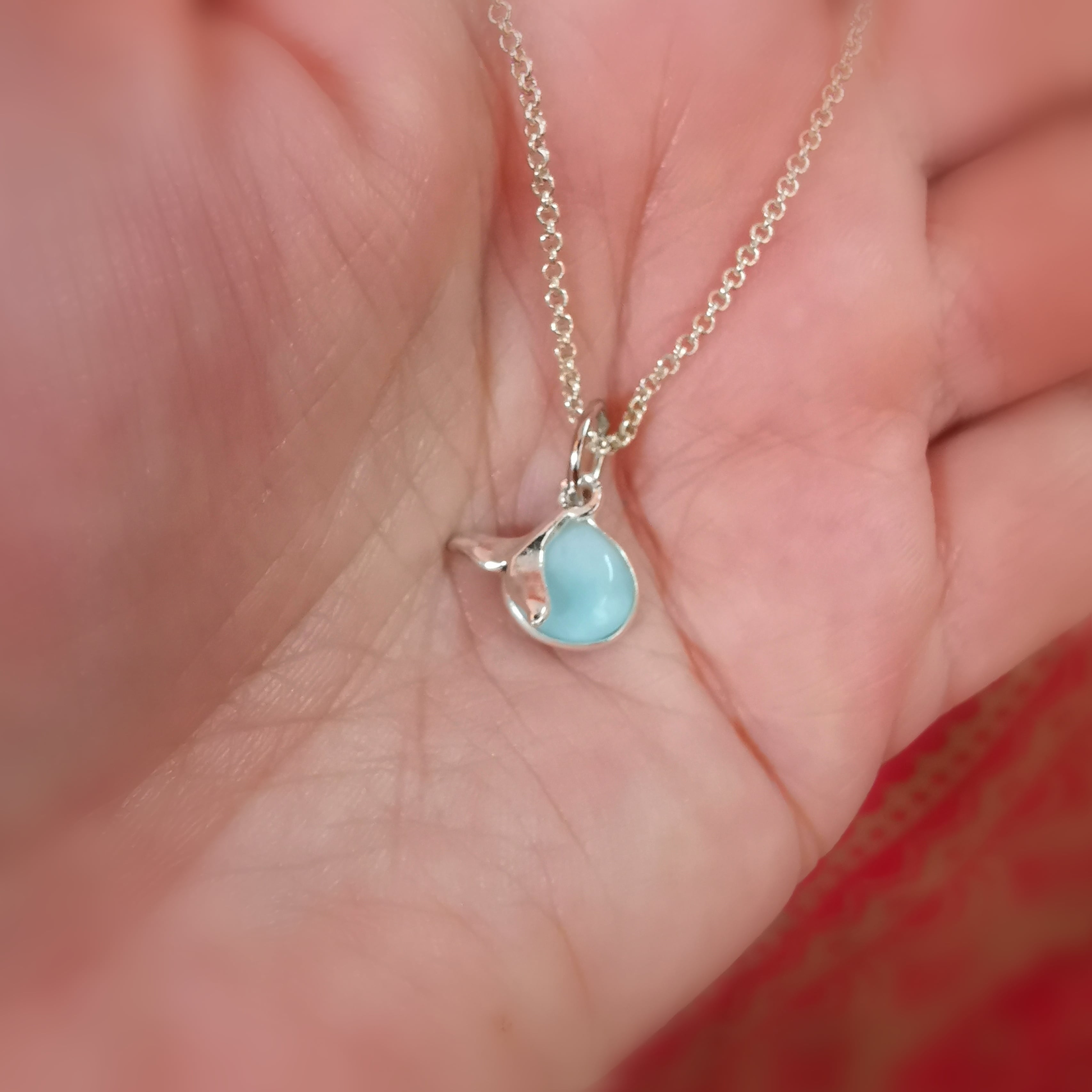 Larimar Edelstein Tropfen Walflosse Karma Kette 40 cm, Krafttier Heilstein Schmuck, geweiht - Frei sein