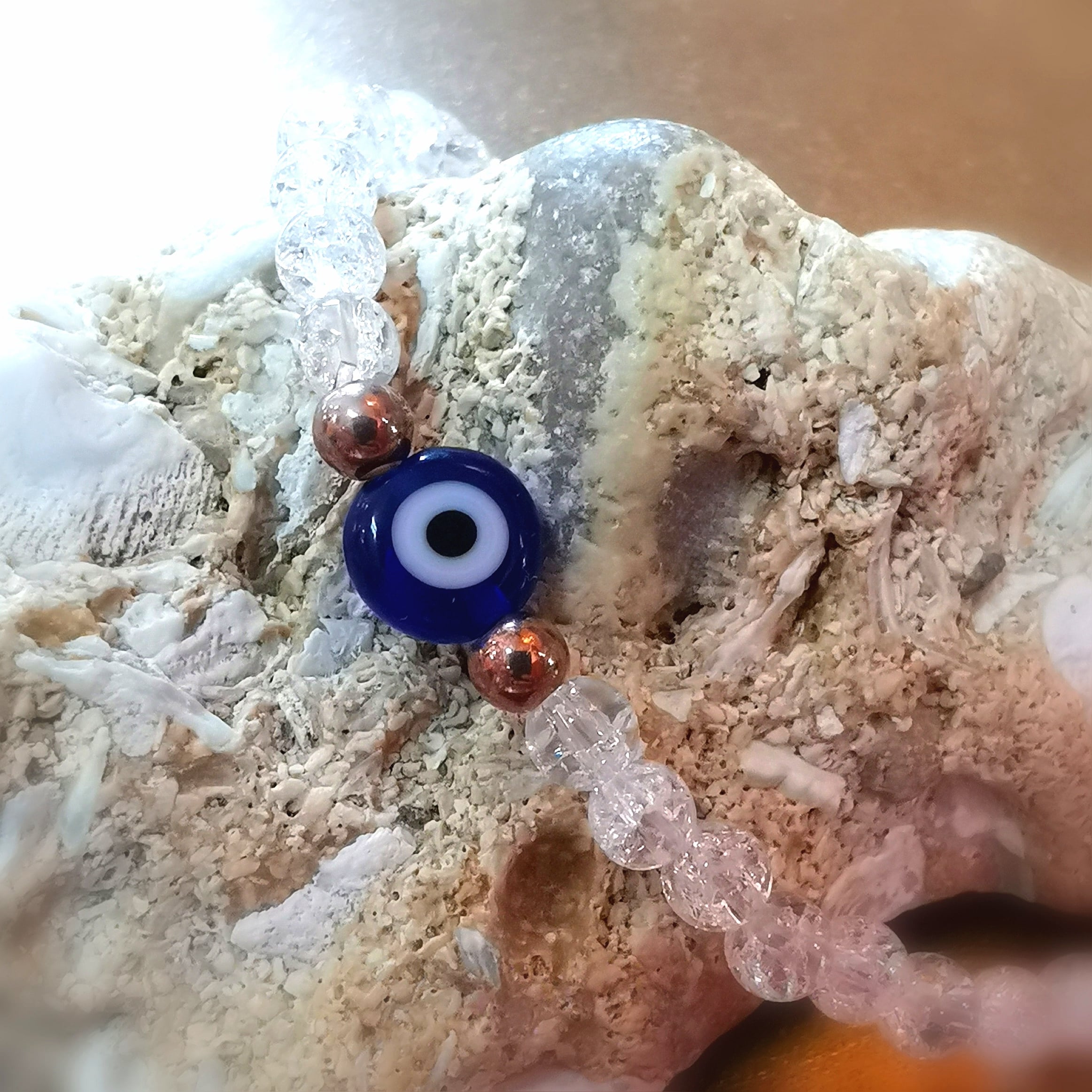 Bergkristall "crushed ice" Karma Edelstein Heilstein Armband Türkisches Auge, geweiht - Schutz und Freier Energiefluss