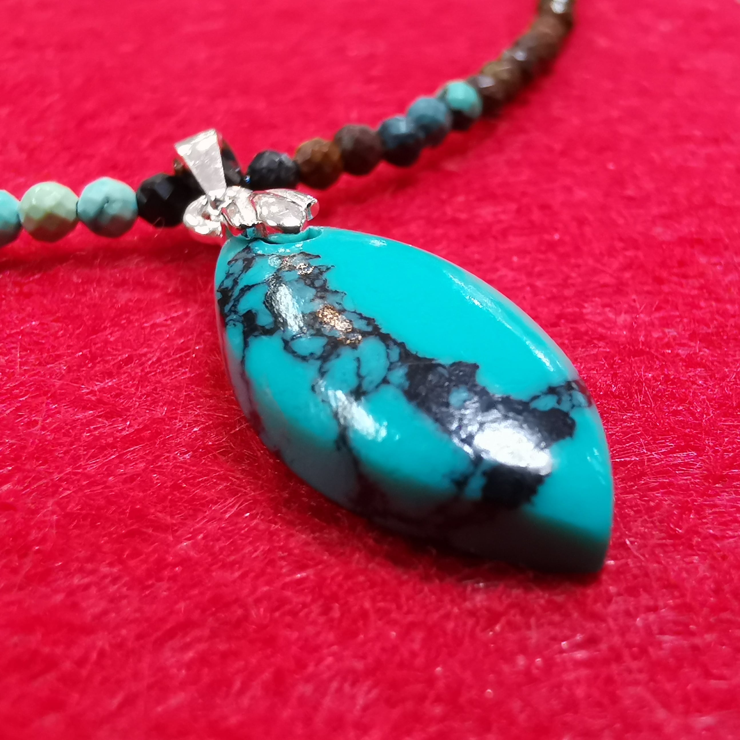 Türkis Natural, Echt Türkis Karma Edelstein Heilstein Kette mit Howlith Ellipse, 2 mm filigran, Freiheit, Lebensfreude