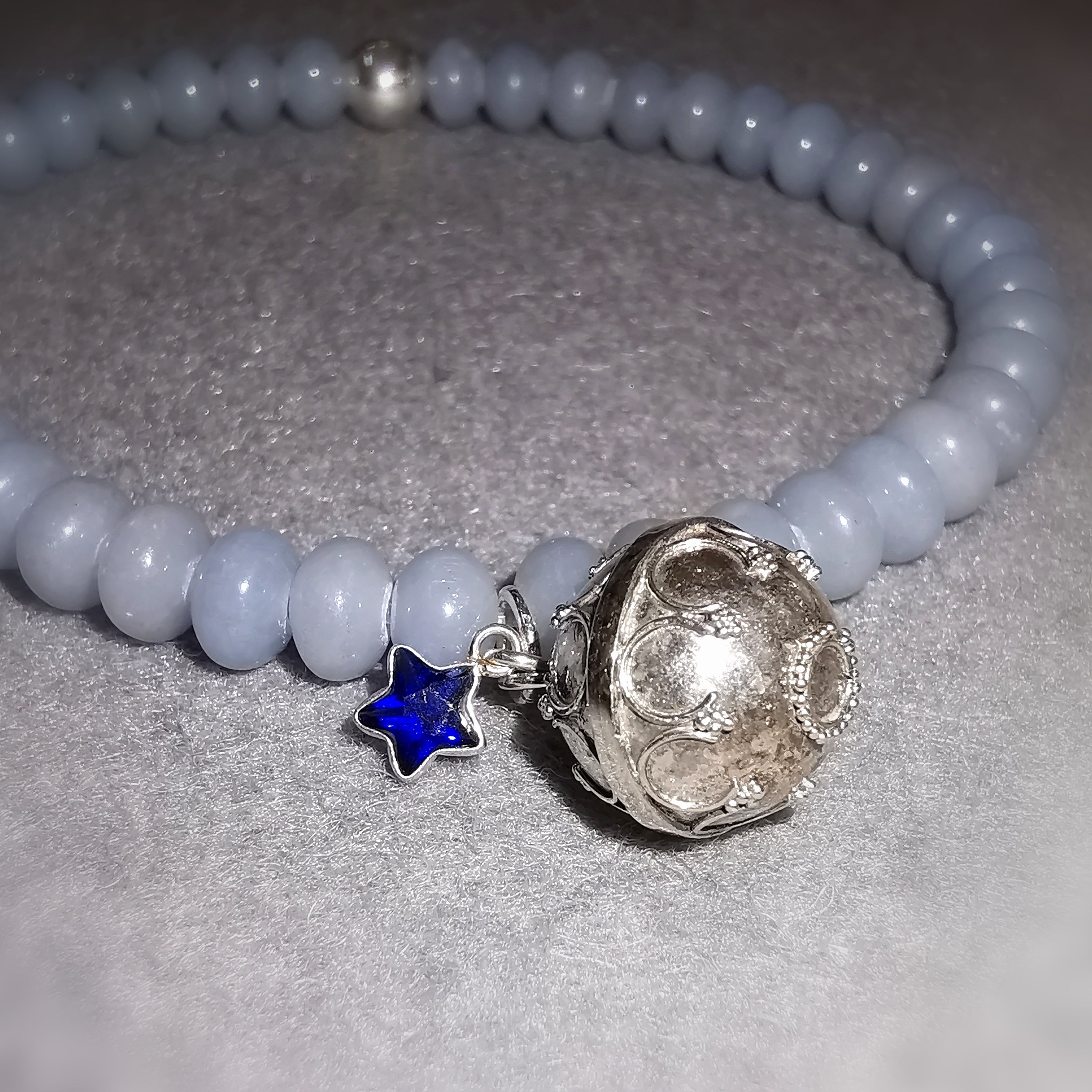 Engelsrufer Klangkugel Angelit Edelstein Karma Armband, Seestern Krafttier extra Charm, Schutz und Optimismus