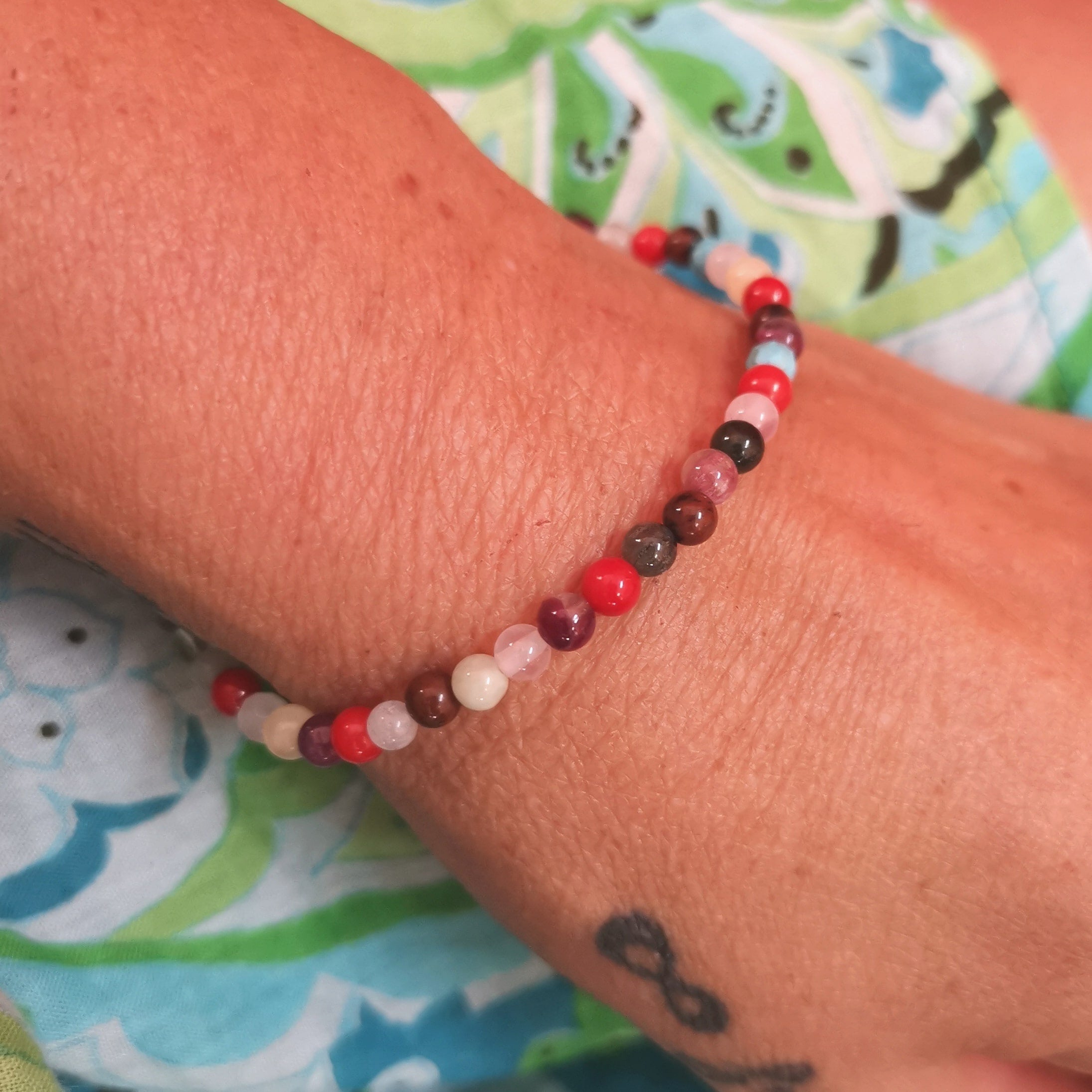 "1000 Kostbarkeiten" Lebensfreude Leichtigkeit, Edelstein Mix, Karma Armband M/L