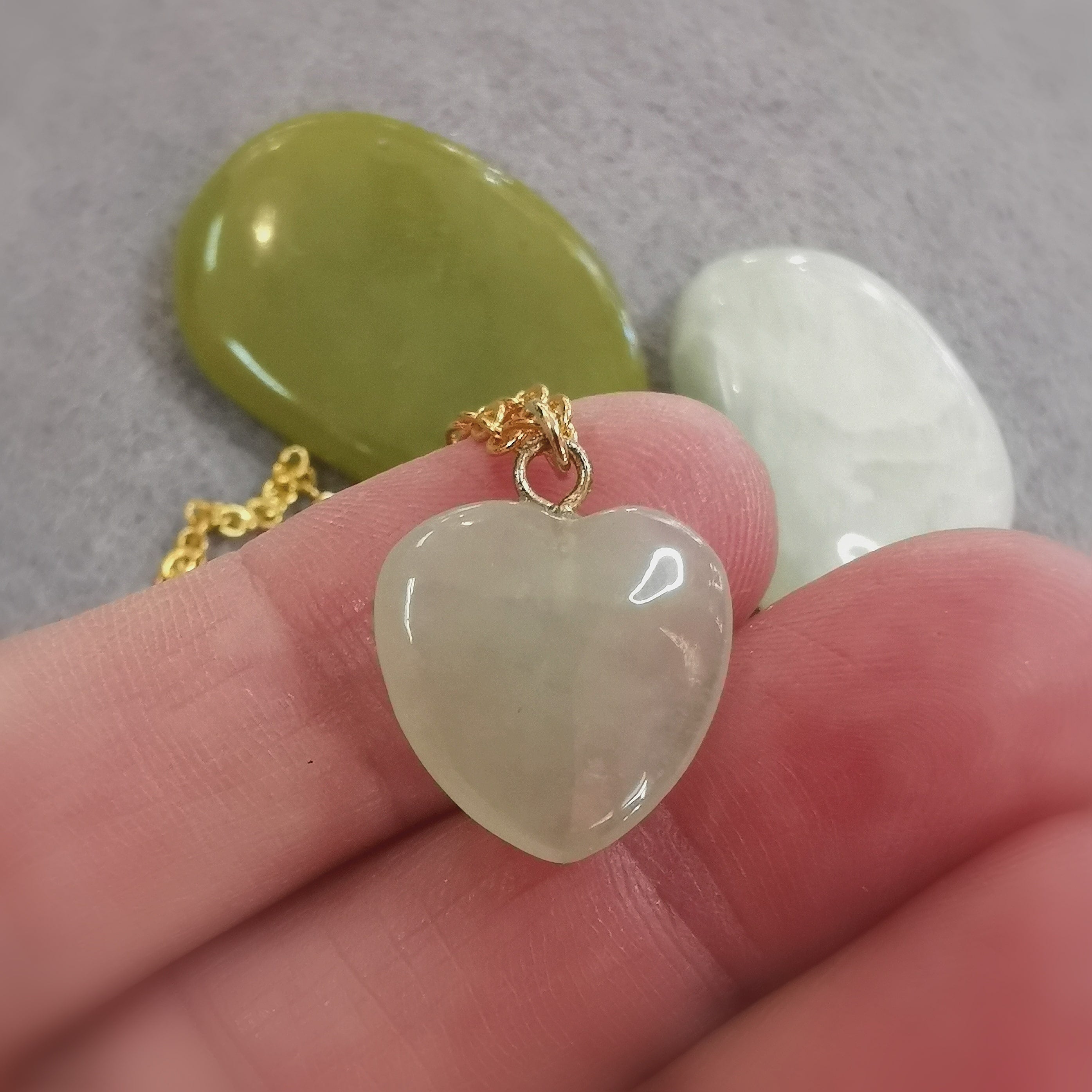 filigrane Jade Serpentin Edelstein Heilstein Herz Karma Kette grün gold - Liebe und Hoffnung