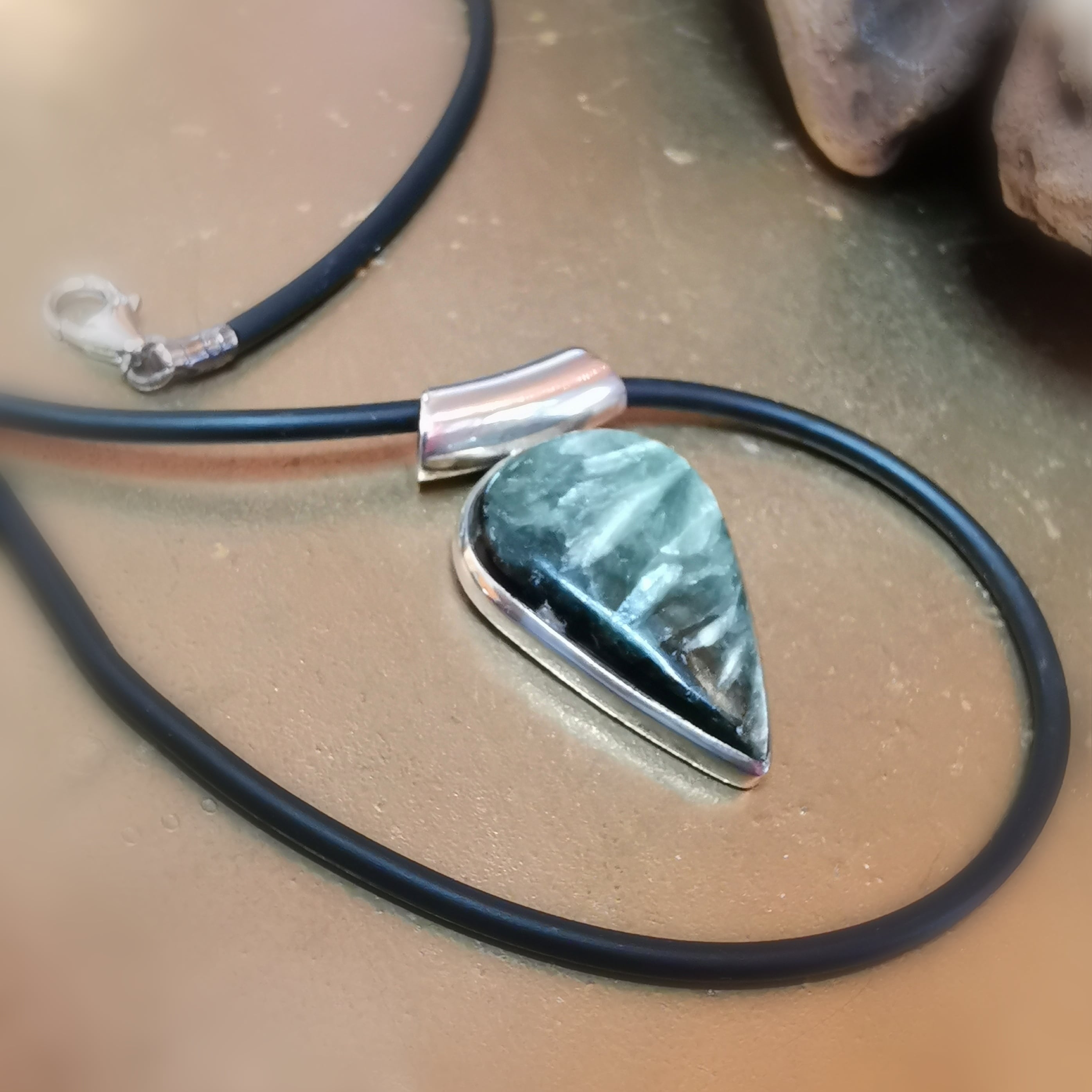 Serafinit Edelstein Sterlingsilber Anhänger Kautschuk Halsreif Kette, geweiht #Engelsschwingen