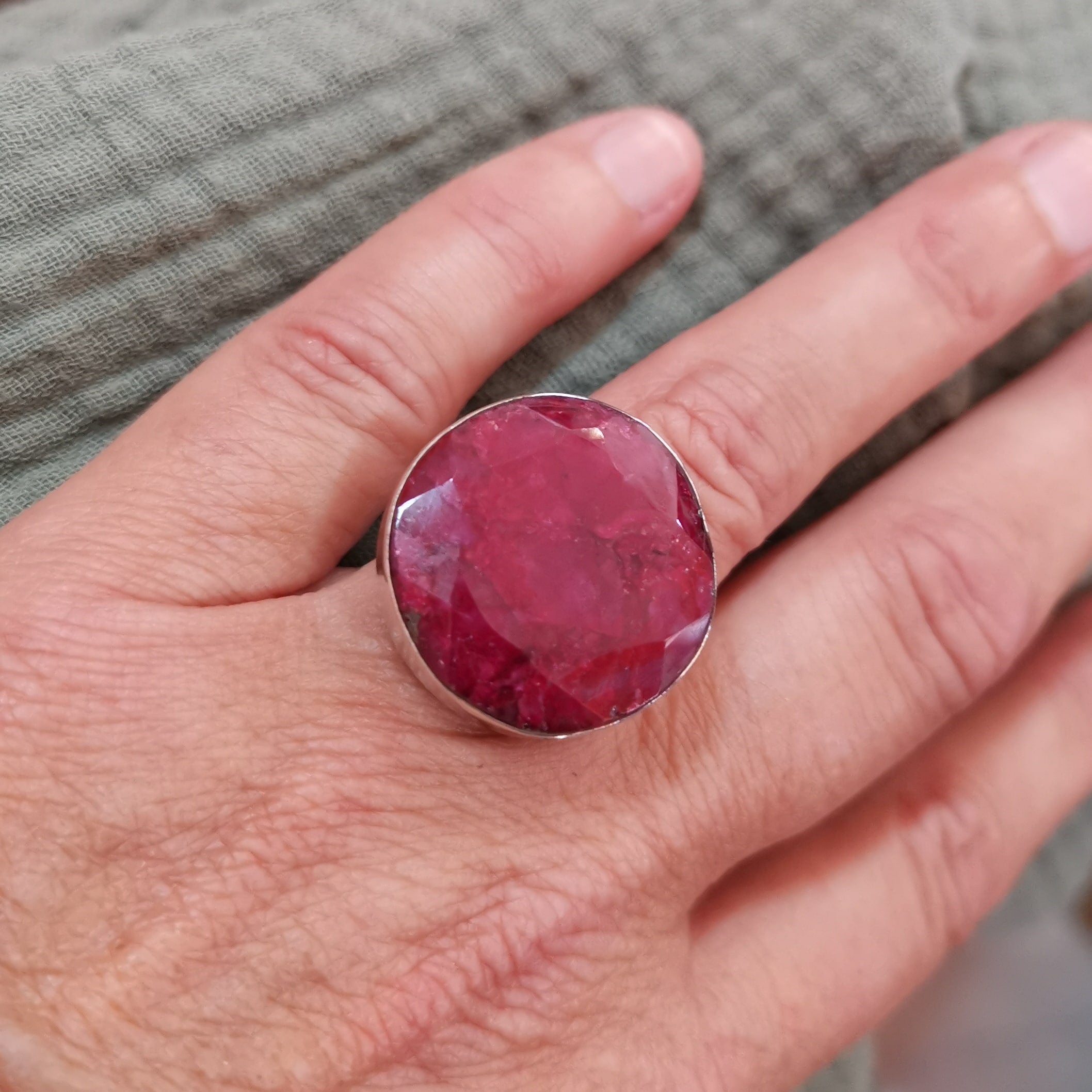 Rubin roter Korund Edelstein Sterlingsilber Ring XL, Größe 53 - 56, Wurzelchakra und Herz, geweiht - Leidenschaft und Lebensfreude