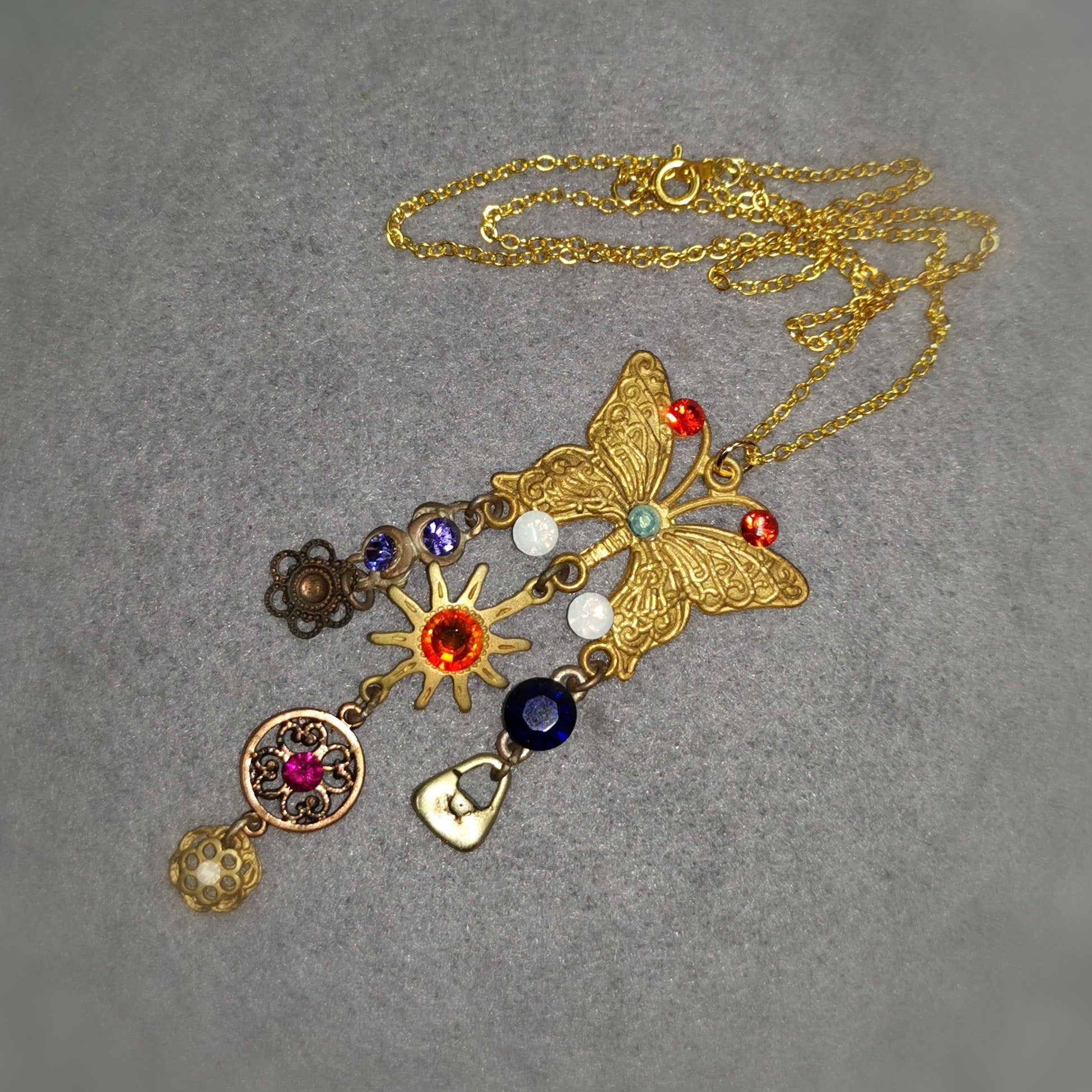 Gold Boho Karma Kette Schmetterling Sonne, Edelstahl Kristall Unikat Collier gute Gefühle