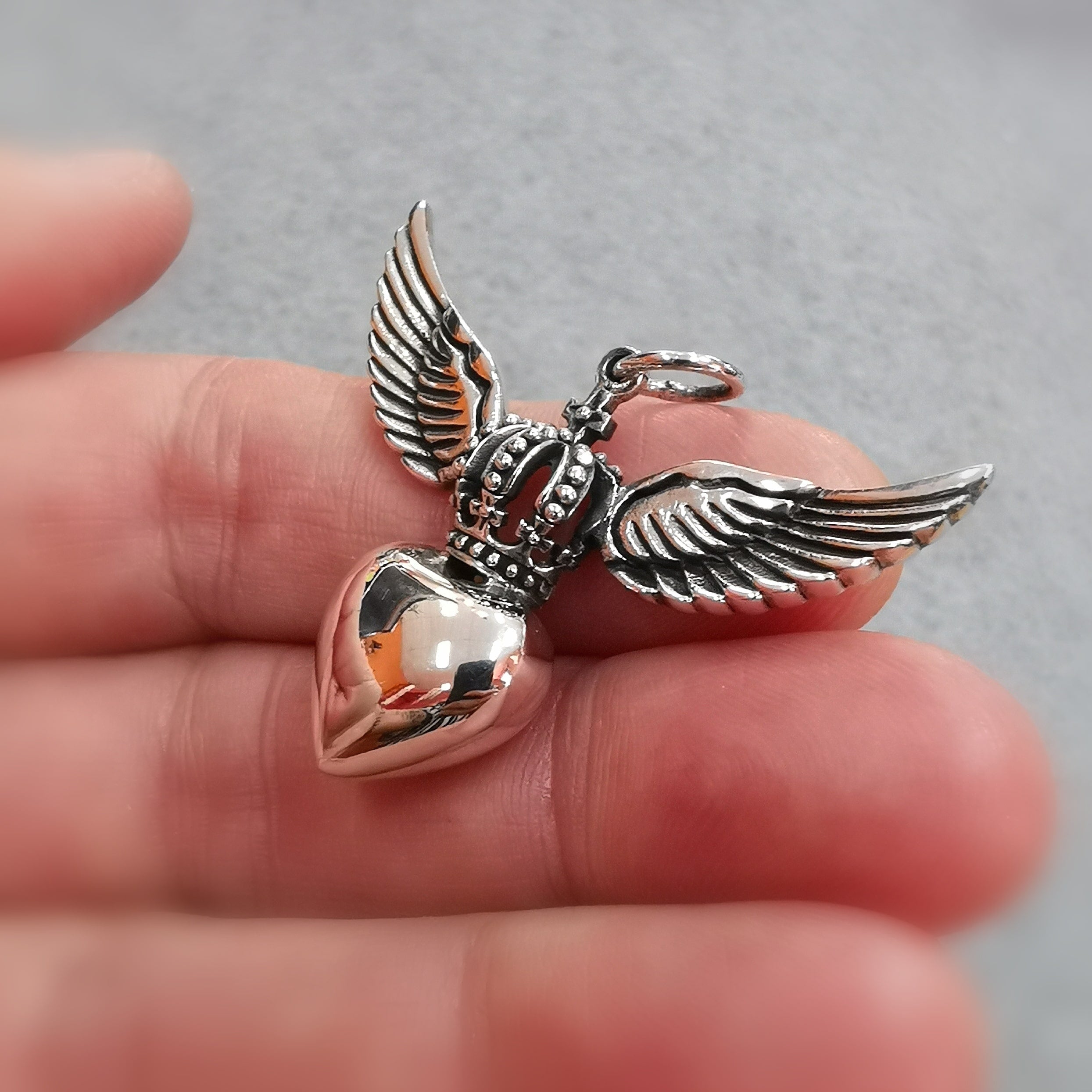 Engelsflügel Herzchakra Anhänger Sterlingsilber, geweiht - der Liebe zu Ehren - Mut