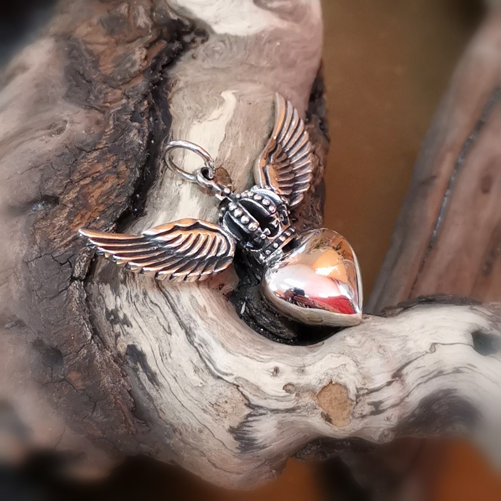 Engelsflügel Herzchakra Anhänger Sterlingsilber, geweiht - der Liebe zu Ehren - Mut